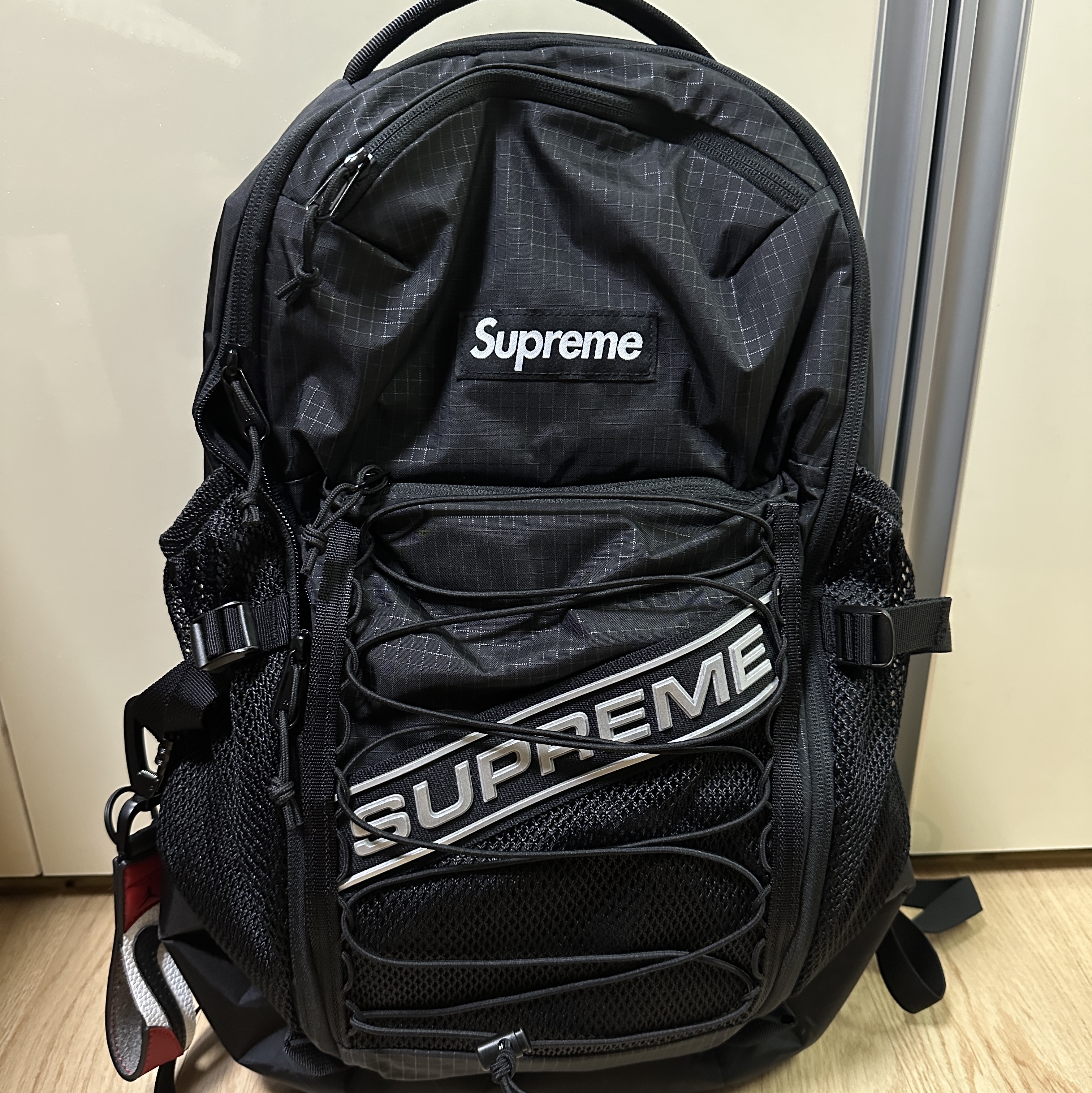 Supreme Backpack Black - 23FW, Jordan Trophy Key Holder Wrist Lanyard Gym Red White 착용 스타일