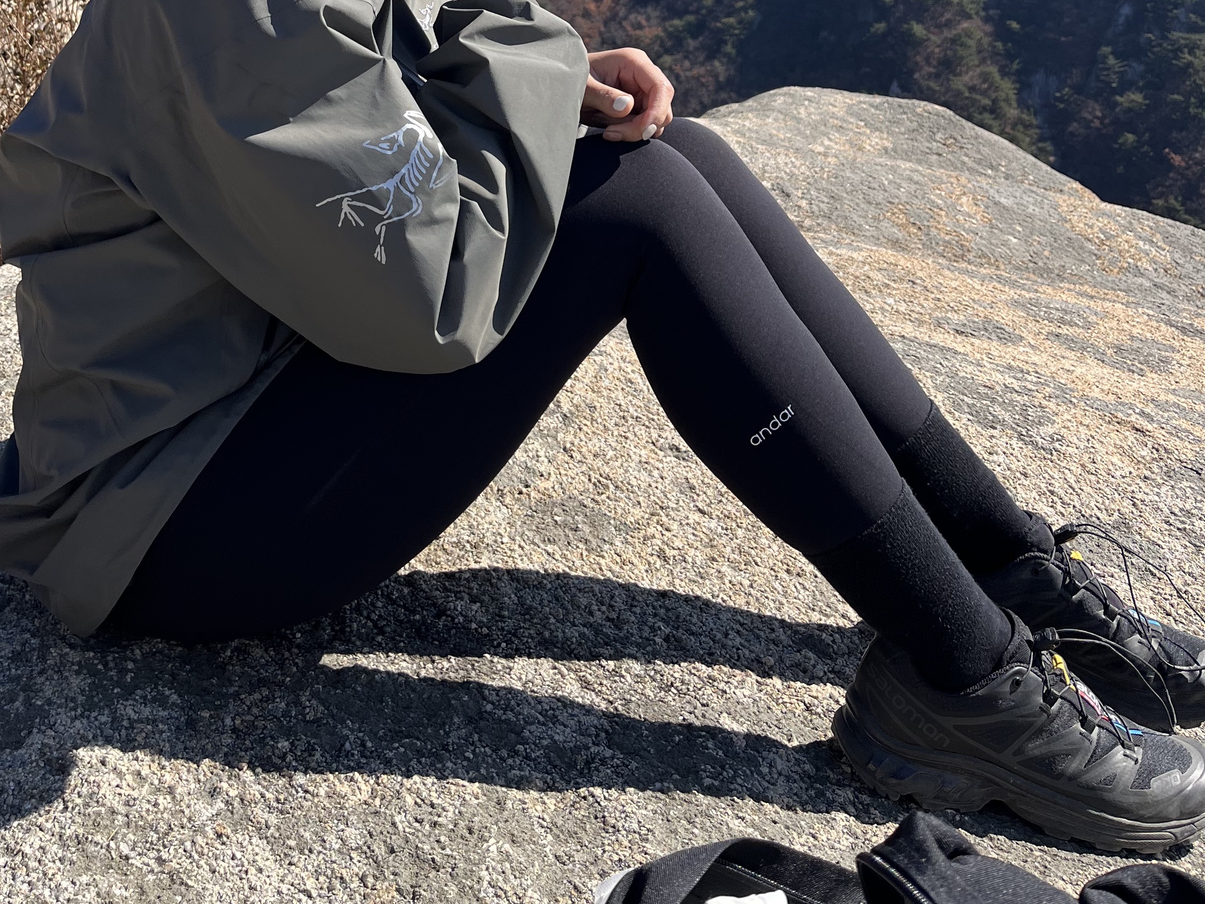 Arc'teryx x Beams Zeta SL Jacket Grey, Salomon XT-6 ADV Black 착용 스타일