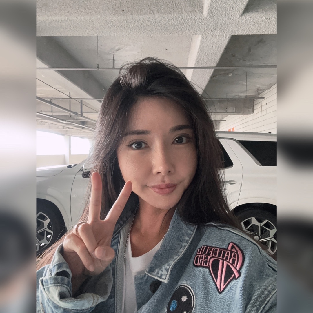 Thisisneverthat x Grateful Dead Lightning Trucker Jacket Washed Blue, (W) Balenciaga Speed Trainer Black White 2021/2022 착용 스타일 - 2