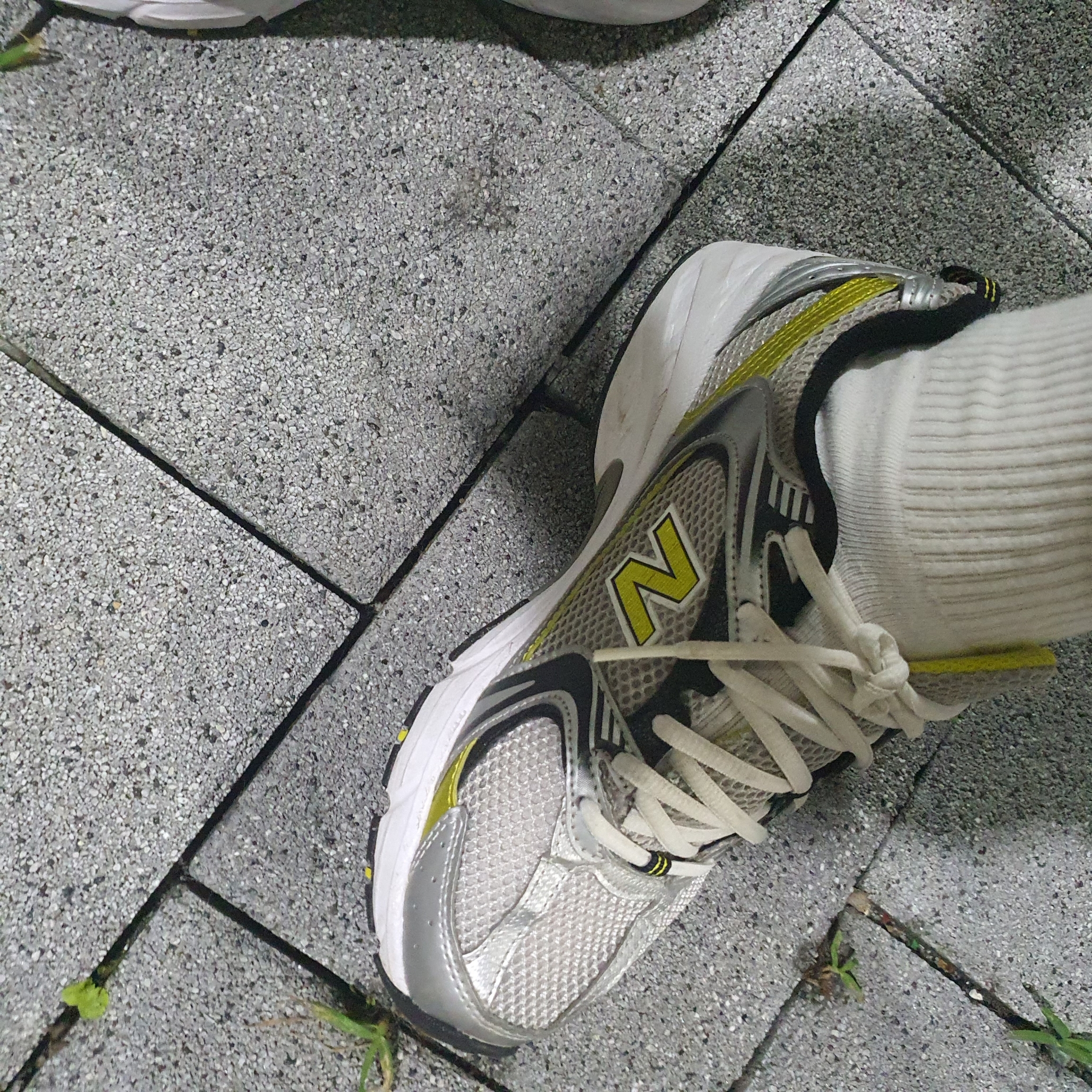 New Balance 530 Silver 착용 스타일 - 3