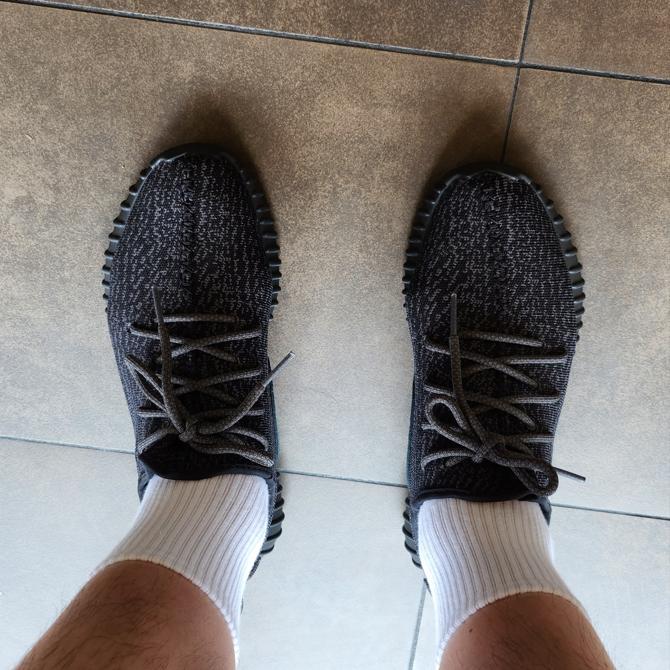 Adidas Yeezy Boost 350 Pirate Black 2023 착용 스타일