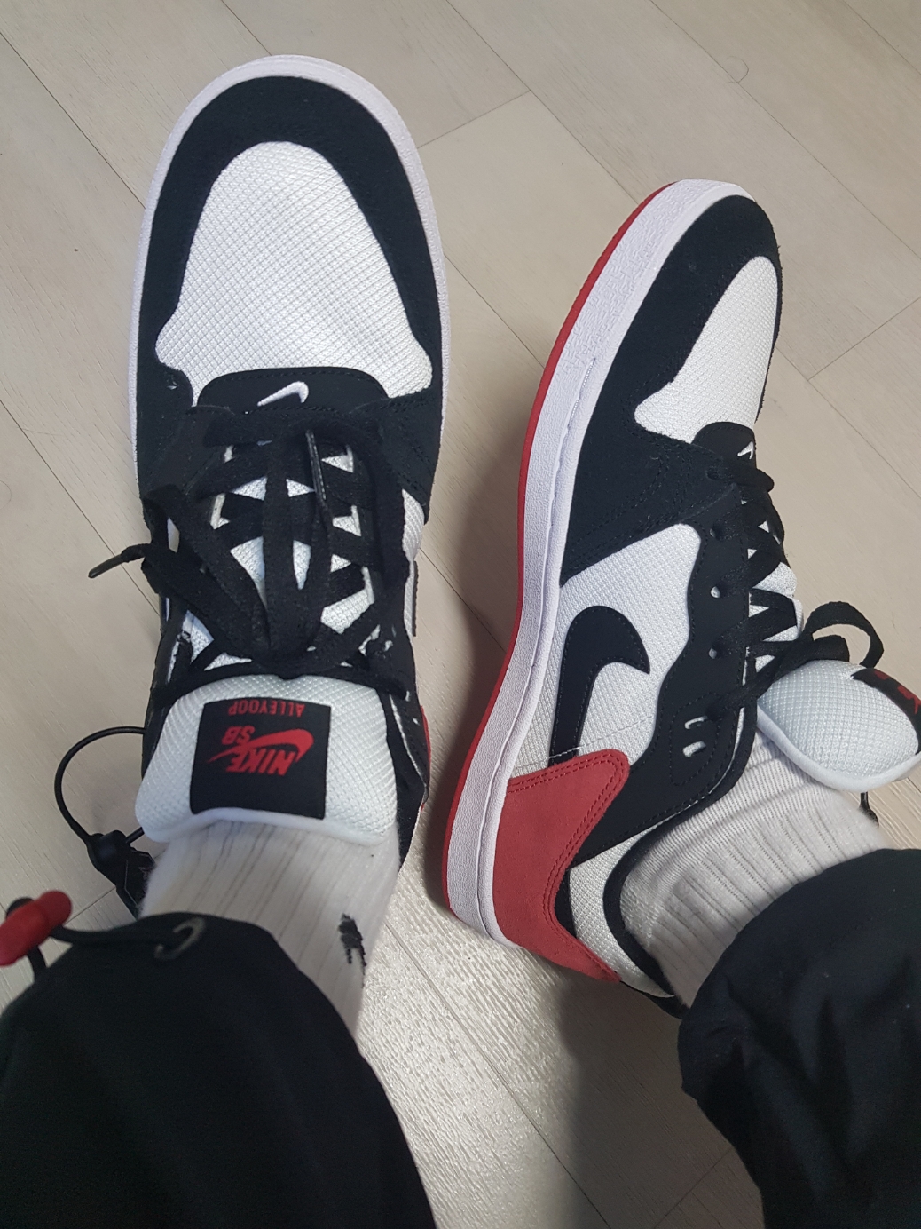 Nike SB Alleyoop University Red 착용 스타일