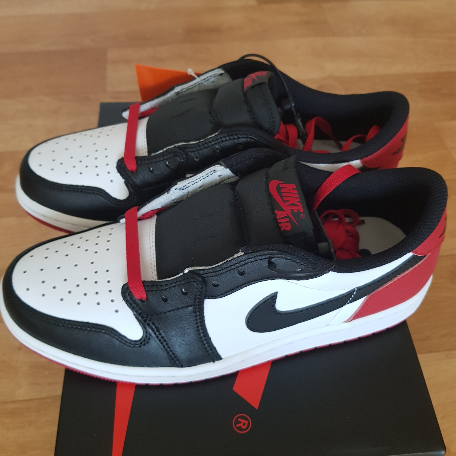 Jordan 1 Retro Low OG Black Toe 착용 스타일 - 2