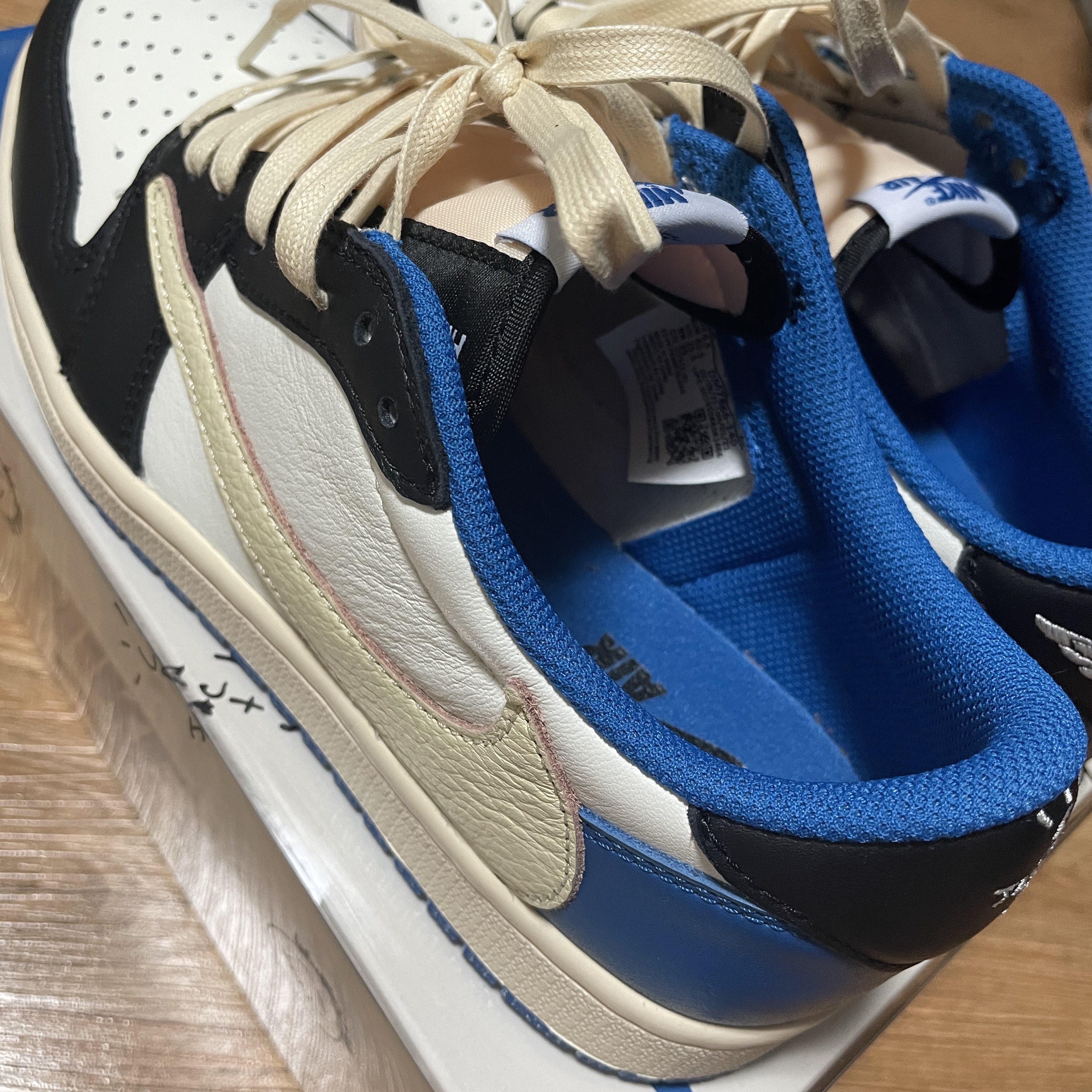 Jordan 1 x Travis Scott x Fragment Retro Low OG SP Military Blue 착용 스타일
