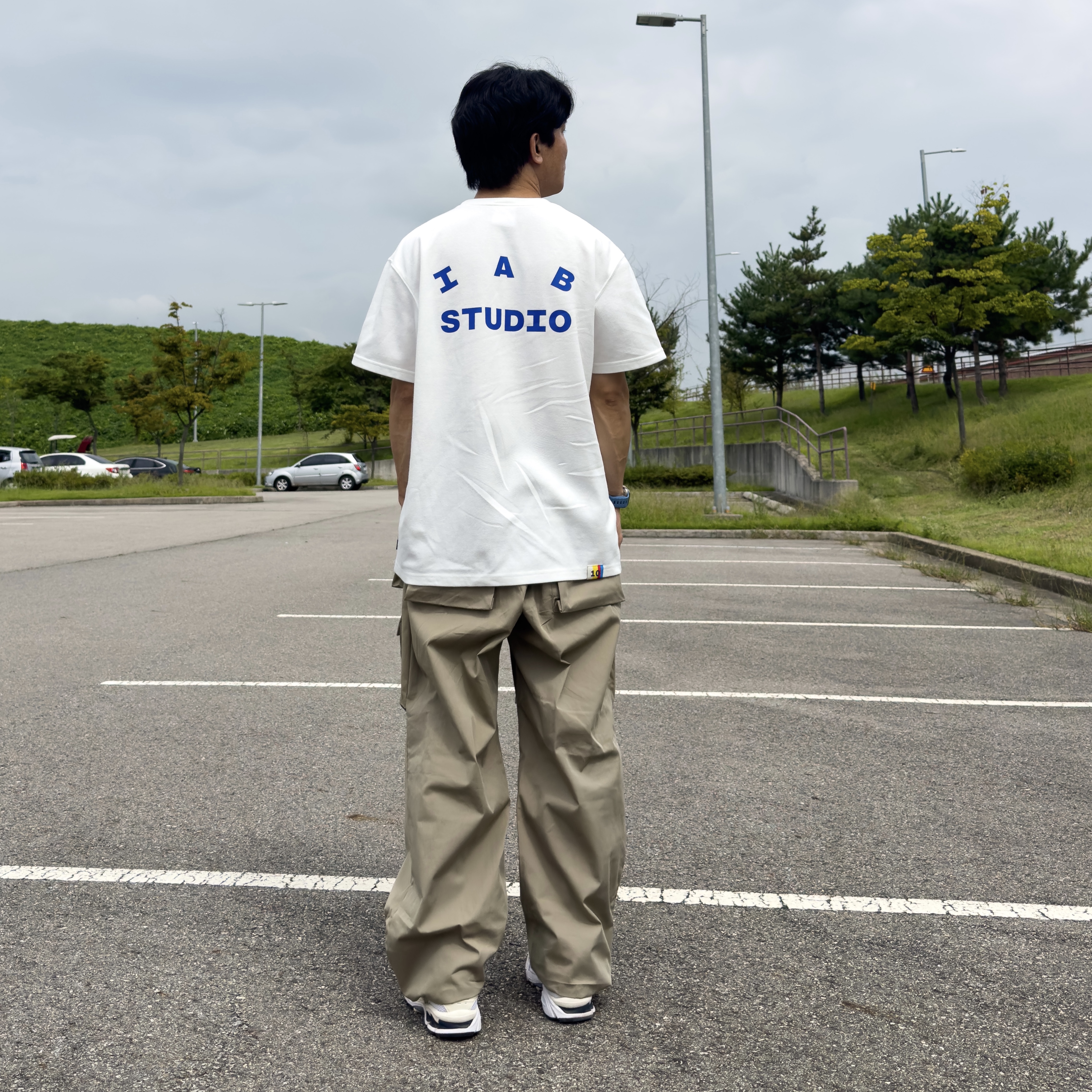IAB Studio 10th Anniversary T-Shirts Pack White & Black (2 Pack), IAB Studio 10th Anniversary T-Shirt White 착용 스타일 - 3