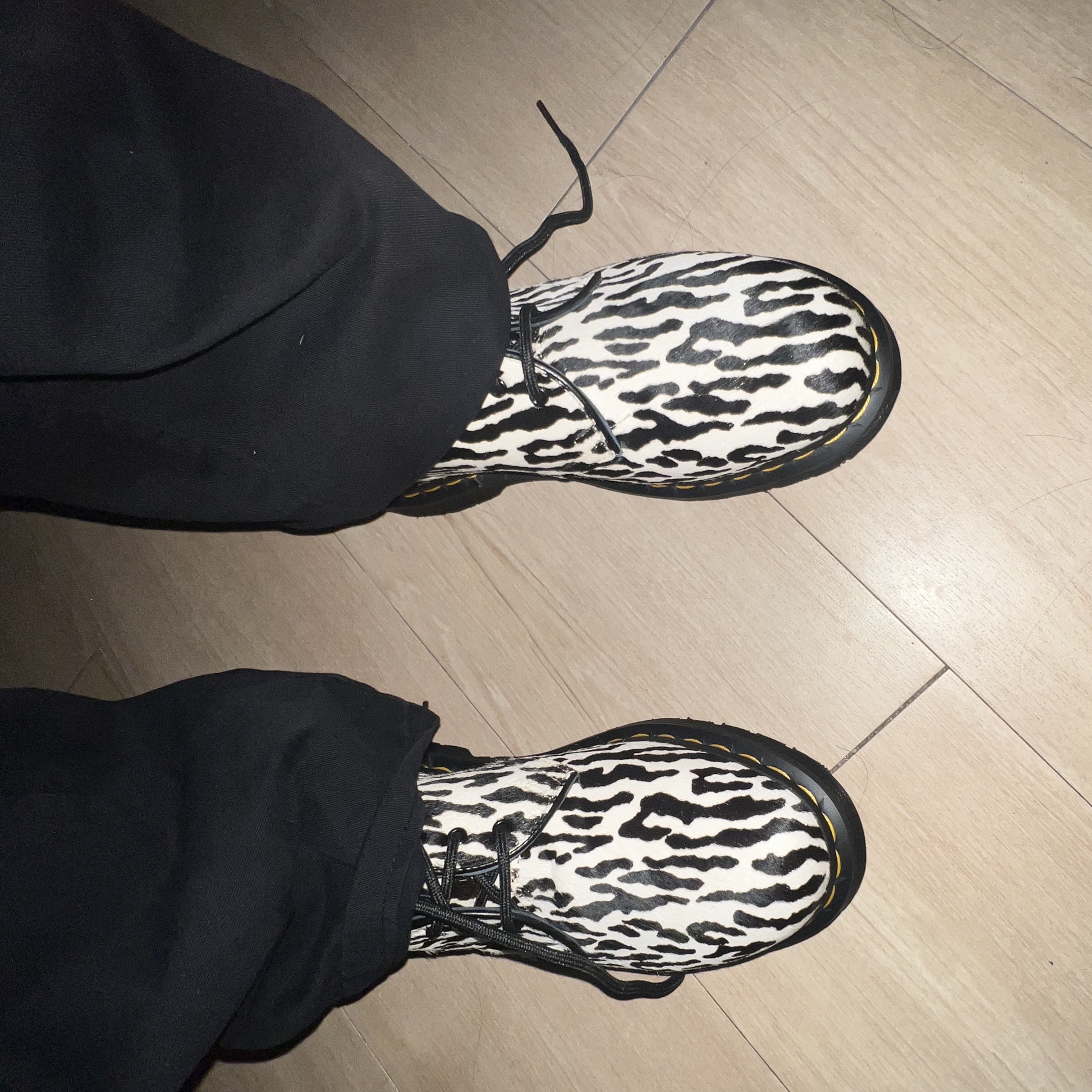 Dr. Martens x Wacko Maria 1461 Tiger Camo Hair On Black White 착용 스타일