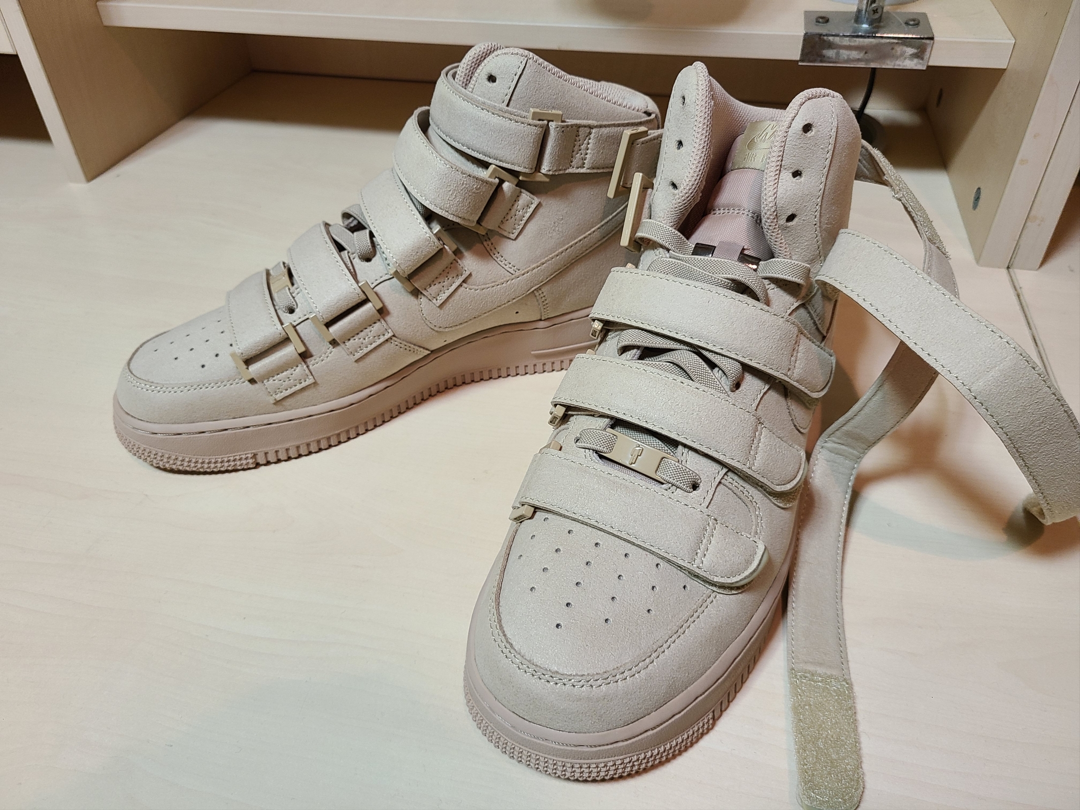 Nike x Billie Eilish Air Force 1 High '07 SP Mushroom 착용 스타일 - 1