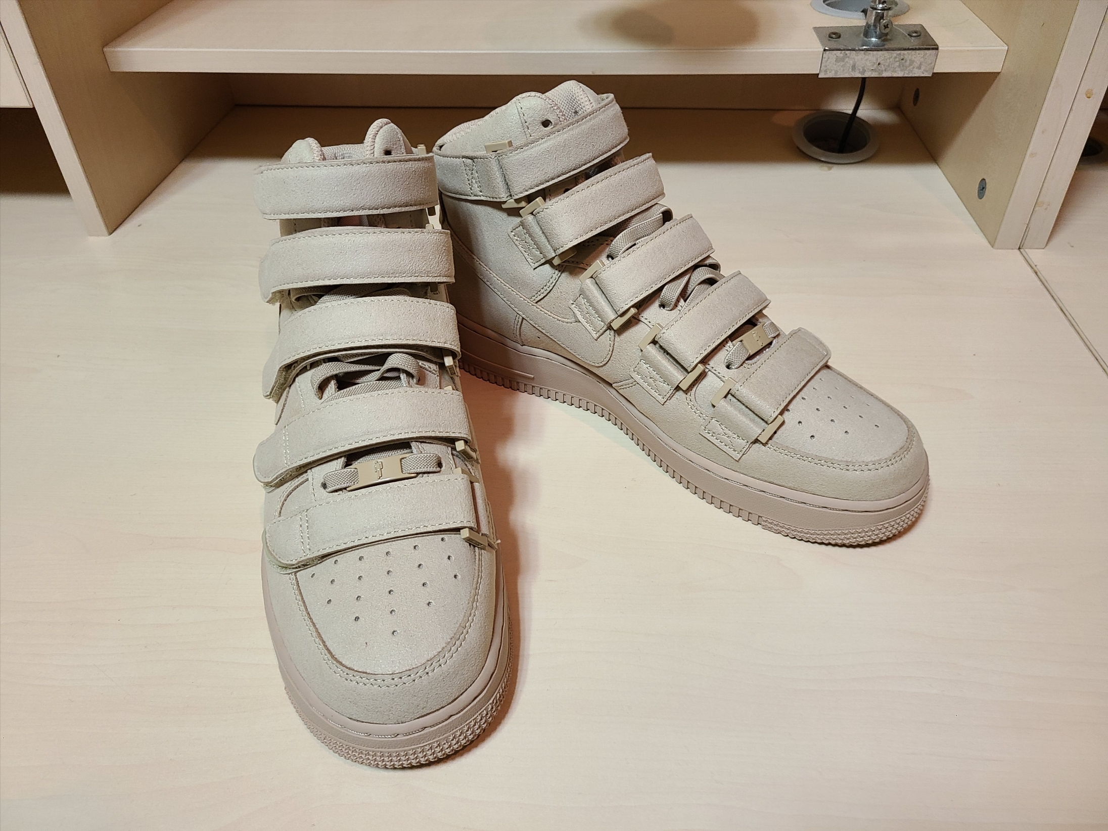Nike x Billie Eilish Air Force 1 High '07 SP Mushroom 착용 스타일 - 2
