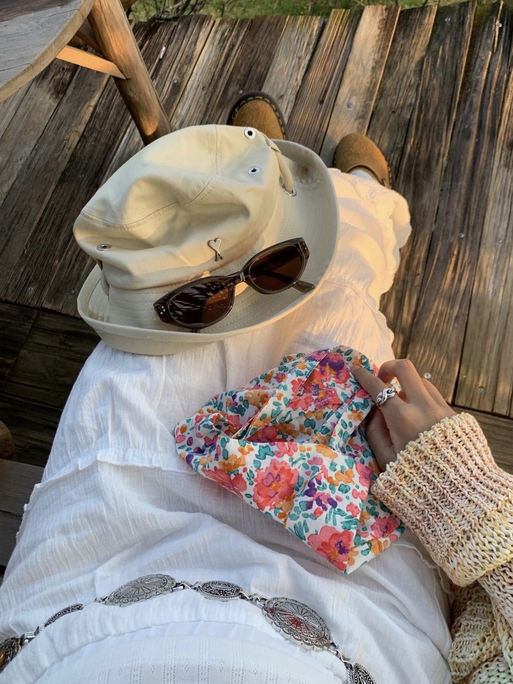 AMI de Coeur Bucket Hat With String Vanilla 착용 스타일 - 2