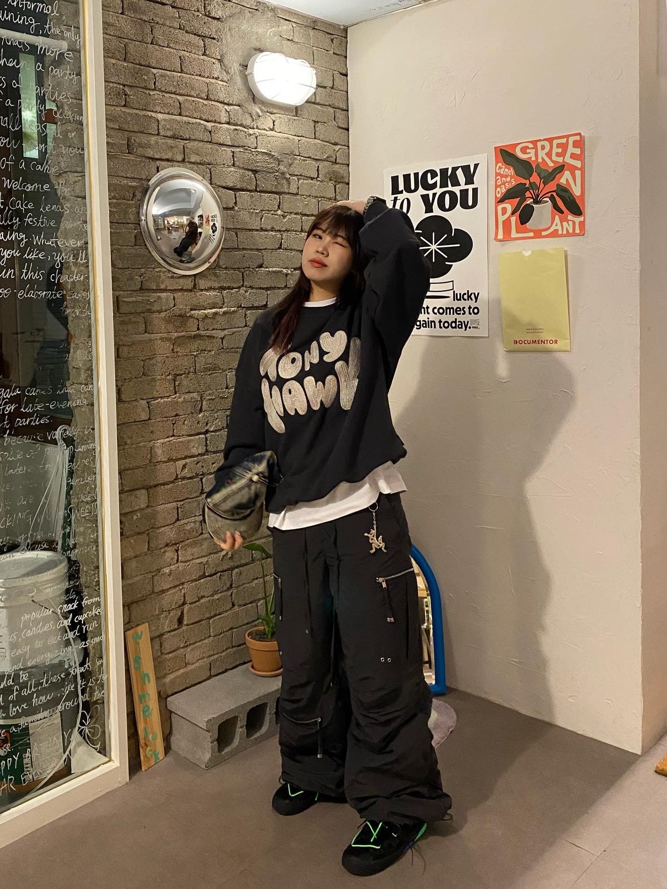 Nike x Off-White Blazer Low '77 Black and Electro Green, Arc'teryx Keyring Metal 착용 스타일 - 3