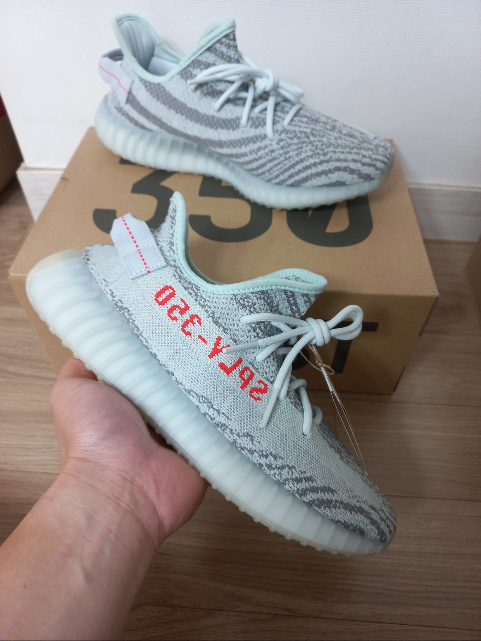 Adidas Yeezy Boost 350 V2 Blue Tint 2021/2022/2023, Adidas Yeezy Boost 350 V2 Blue Tint 2017 착용 스타일 - 1
