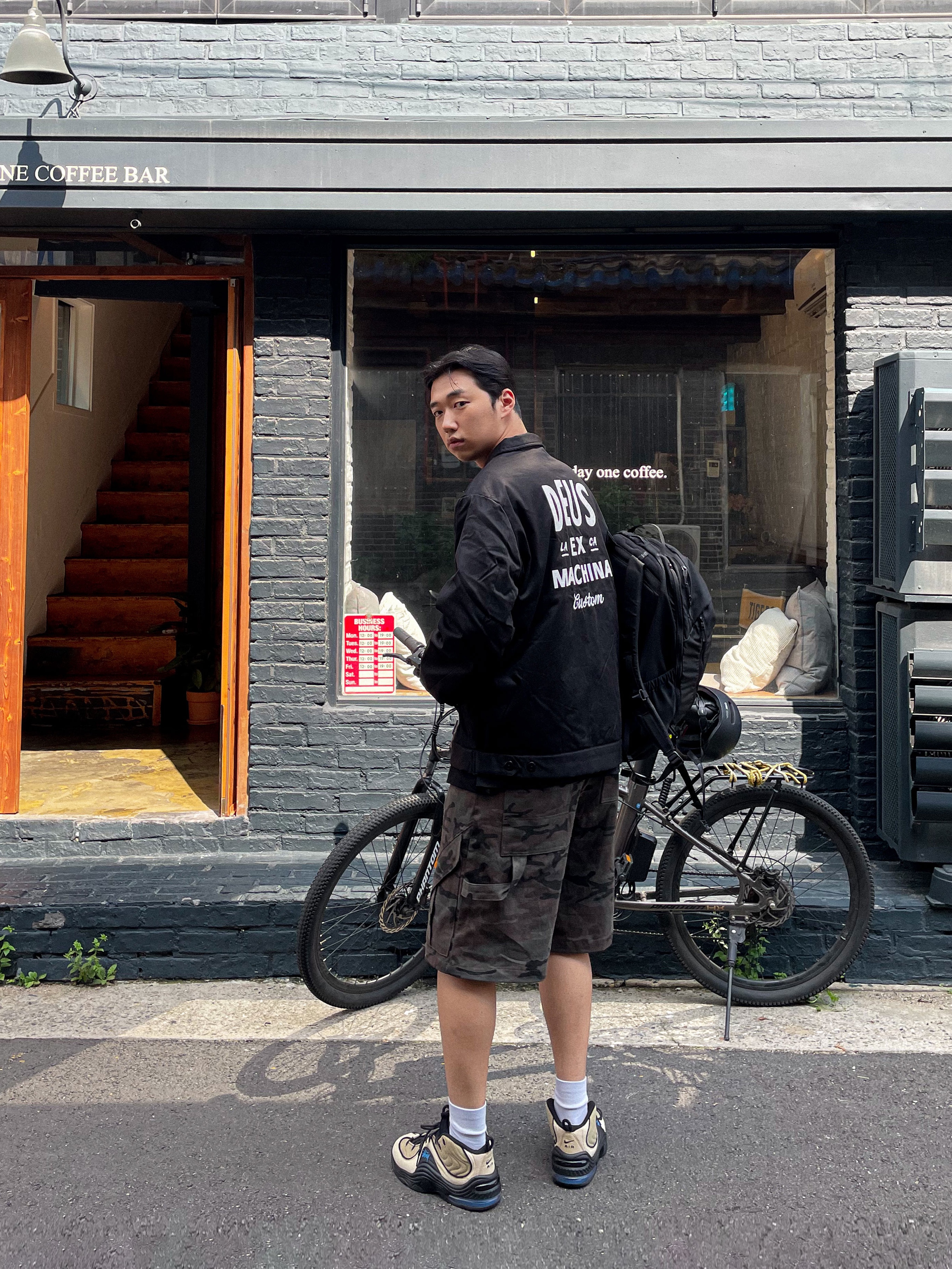 Nike x Stussy Air Penny II Rattan and Limestone, Arc'teryx Mantis 32 Backpack Black 착용 스타일 - 1