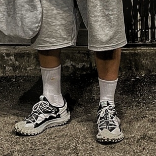 Nike ACG Mountain Fly Low SE White and Black 착용 스타일