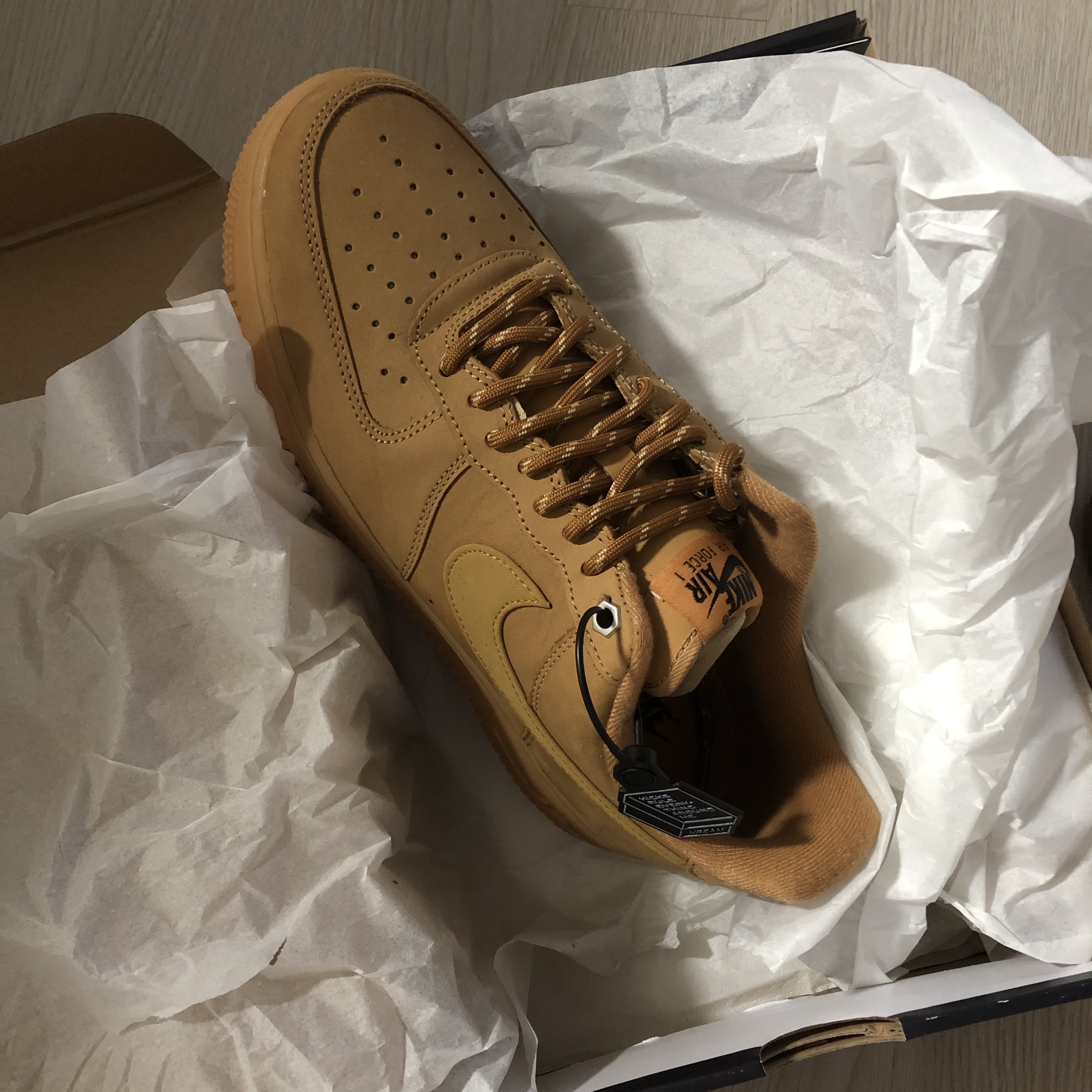 Nike Air Force 1 '07 WB Flax 착용 스타일 - 1