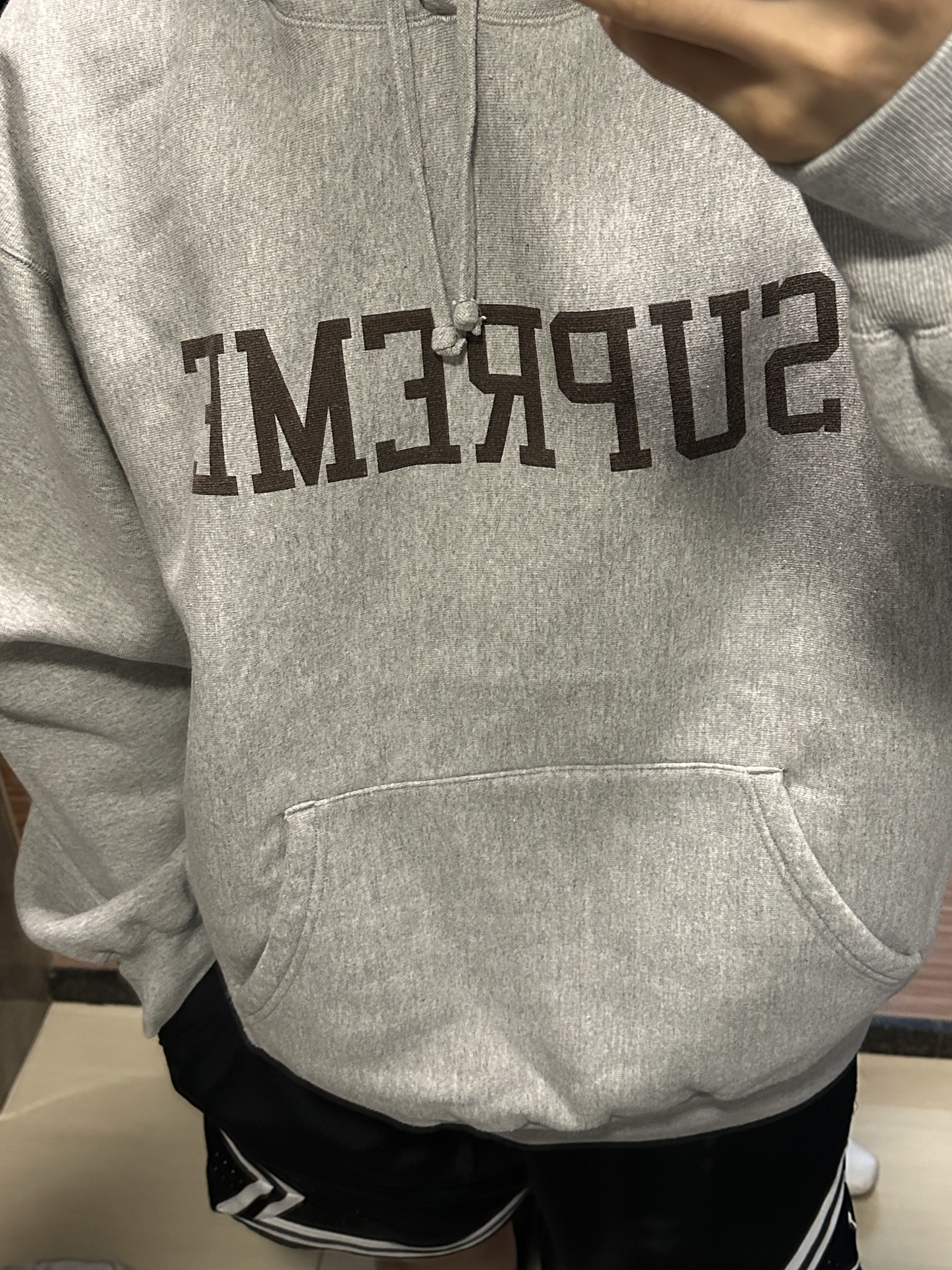 Supreme Varsity Hooded Sweatshirt Heather Grey - 23FW 착용 스타일 - 2
