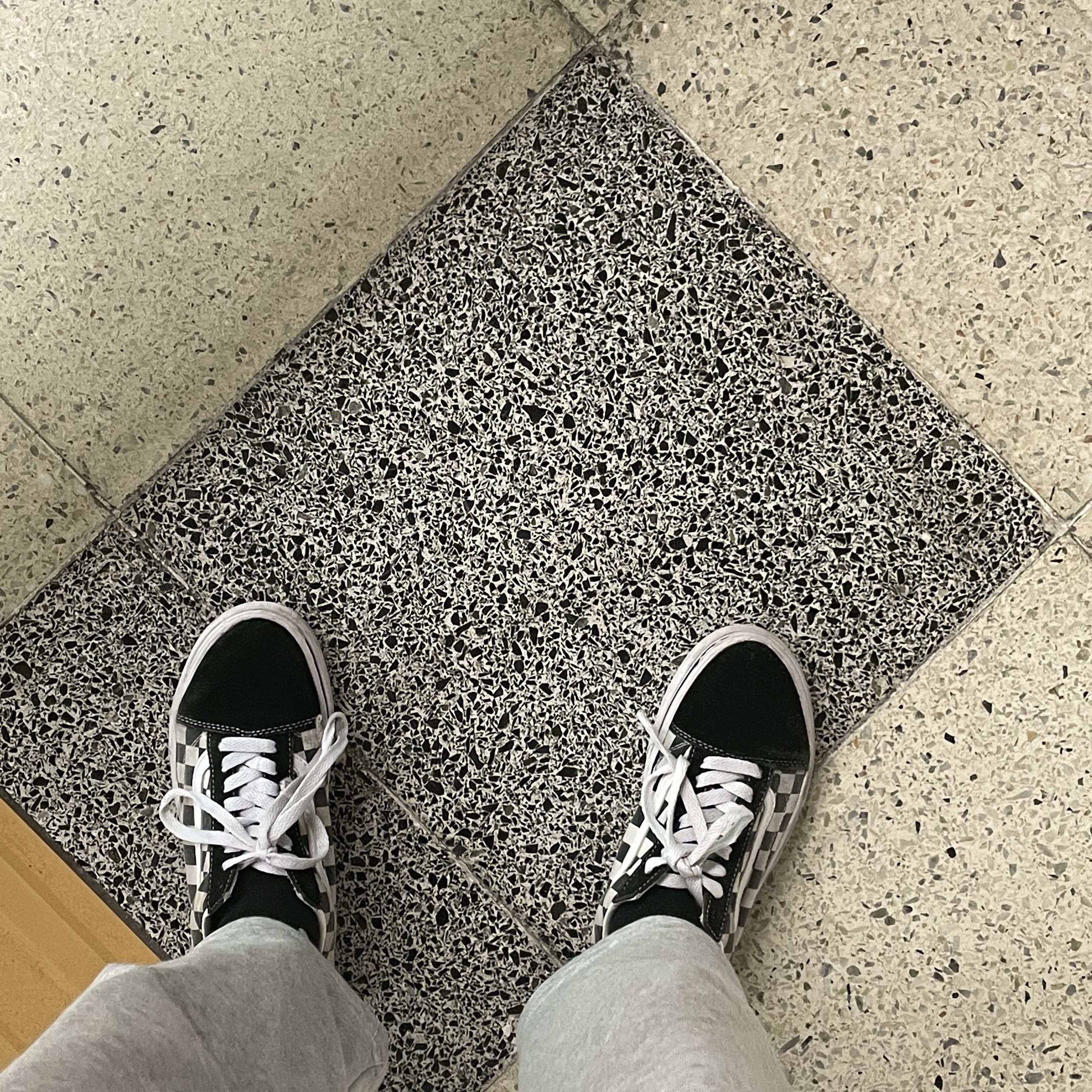 Vans Authentic 44 DX Anaheim Factory Black 착용 스타일