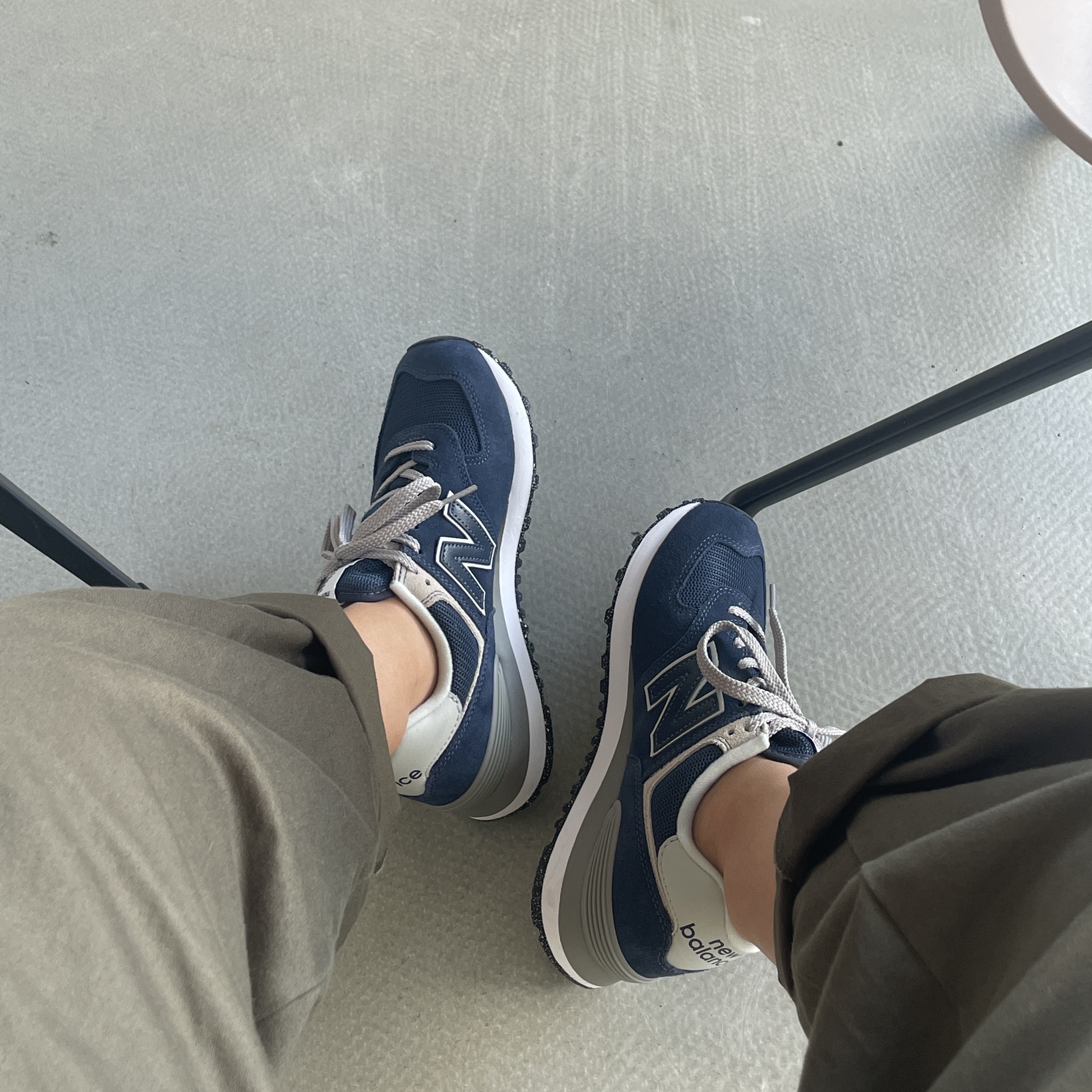 New Balance 574 Navy - D Standard 착용 스타일