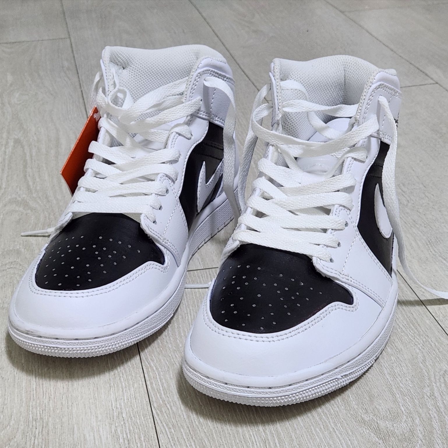 (W) Jordan 1 Low Panda, Jordan 1 Mid Triple White 2022 착용 스타일 - 2