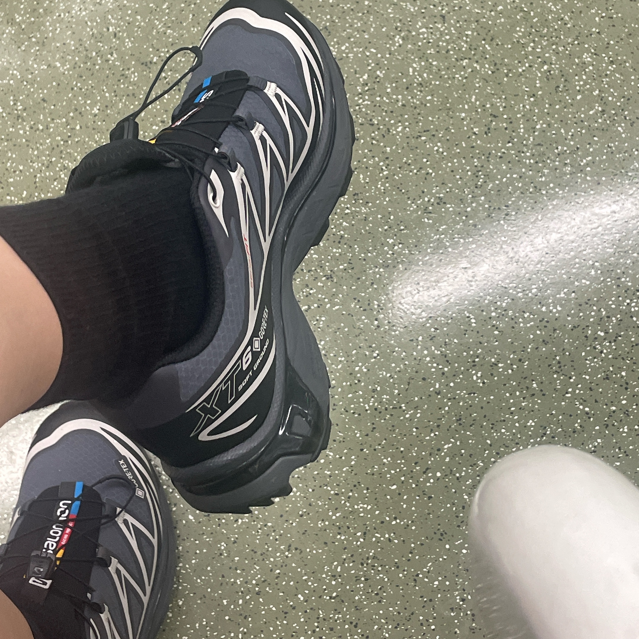 Salomon XT-6 Gore-Tex Black Ebony 착용 스타일