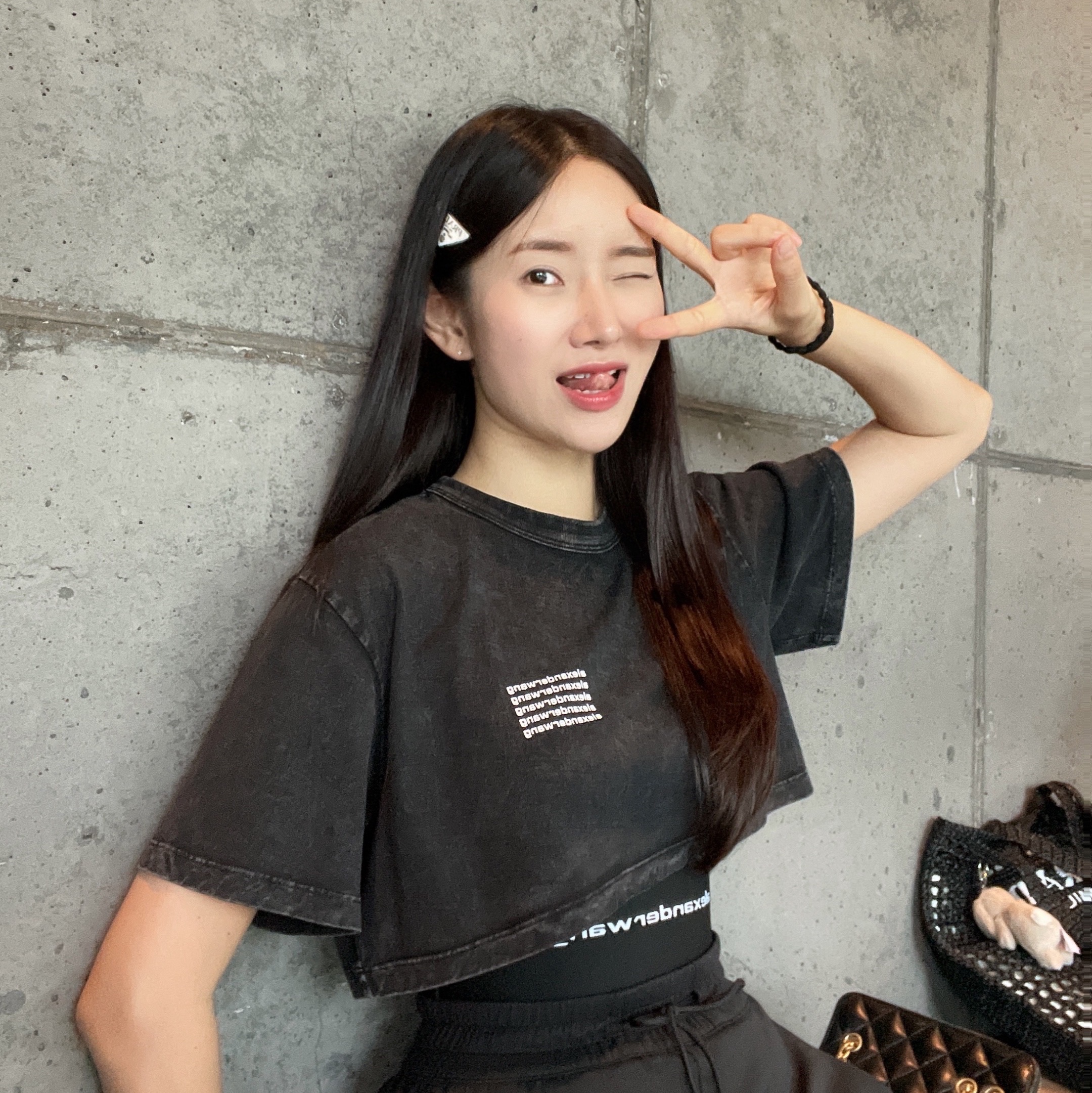 (W) Prada Metal Hair Clips White, [KREAM 단독] Monamhee Creami Keyring Cream 착용 스타일 - 1