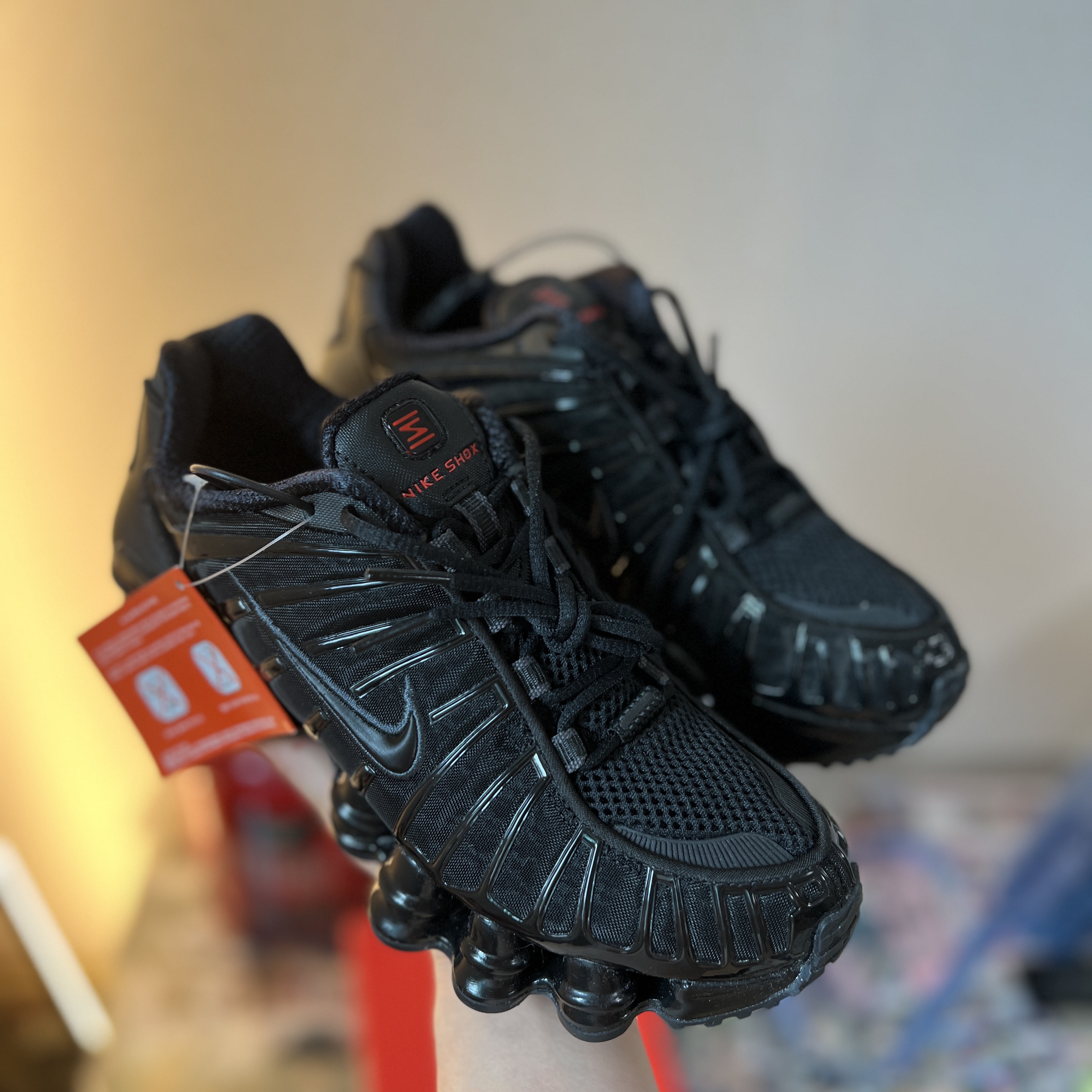 (W) Nike Shox TL Black and Max Orange 착용 스타일 - 2