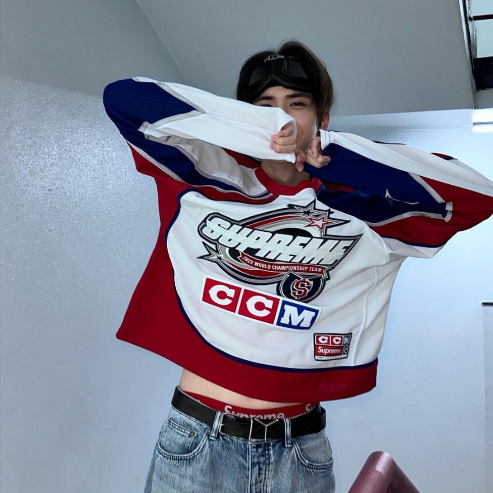 Supreme x CCM All Stars Hockey Jersey White - 22FW, Supreme Hanes Boxer Briefs White (4 Pack) 착용 스타일 - 1