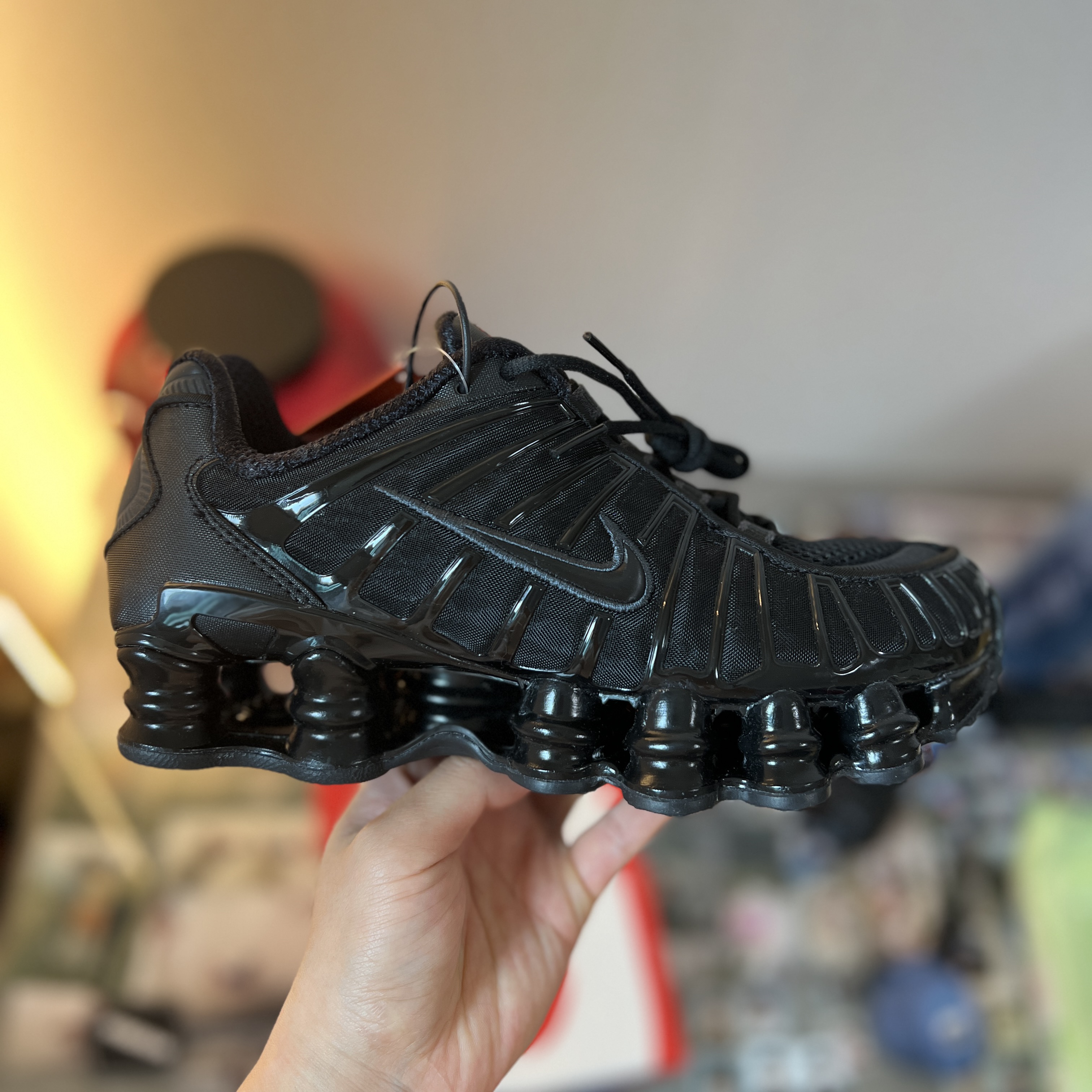 (W) Nike Shox TL Black and Max Orange 착용 스타일 - 1