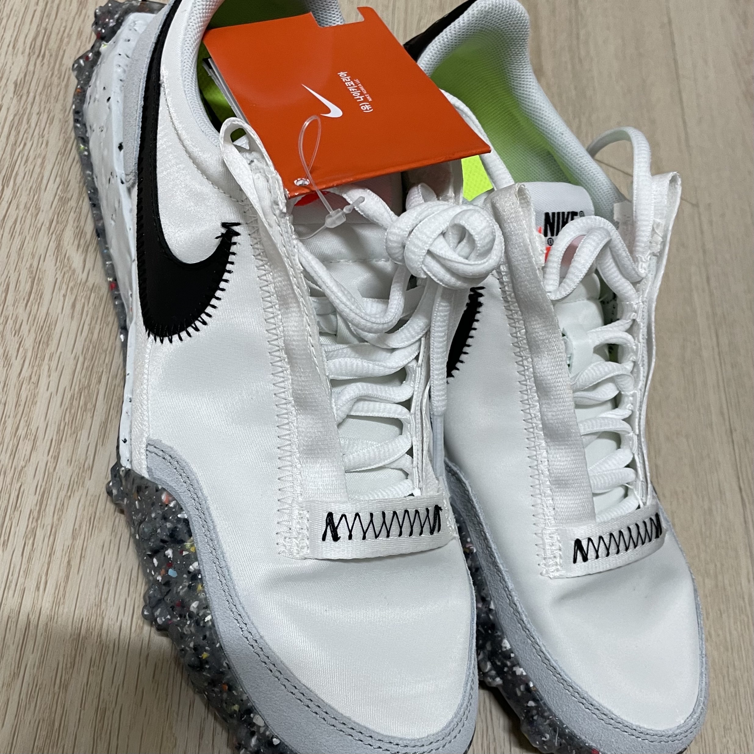 (W) Nike Waffle Racer Crater Summit White Black 착용 스타일 - 2