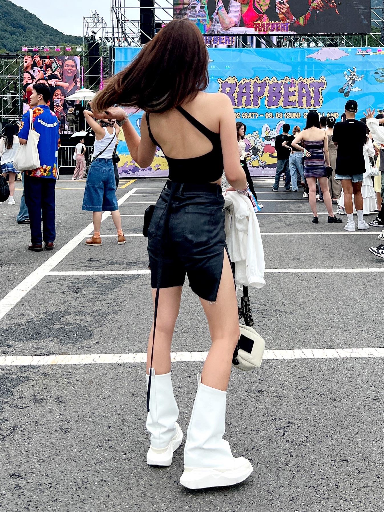 Celine Medium Double Ring Belt in Jacquard Textile and Calfskin Black, Apple Watch Nike Series 7 41mm GPS Midnight Aluminum Case with Nike Sport Band Anthracite Black (Korean Ver.) 착용 스타일 - 3