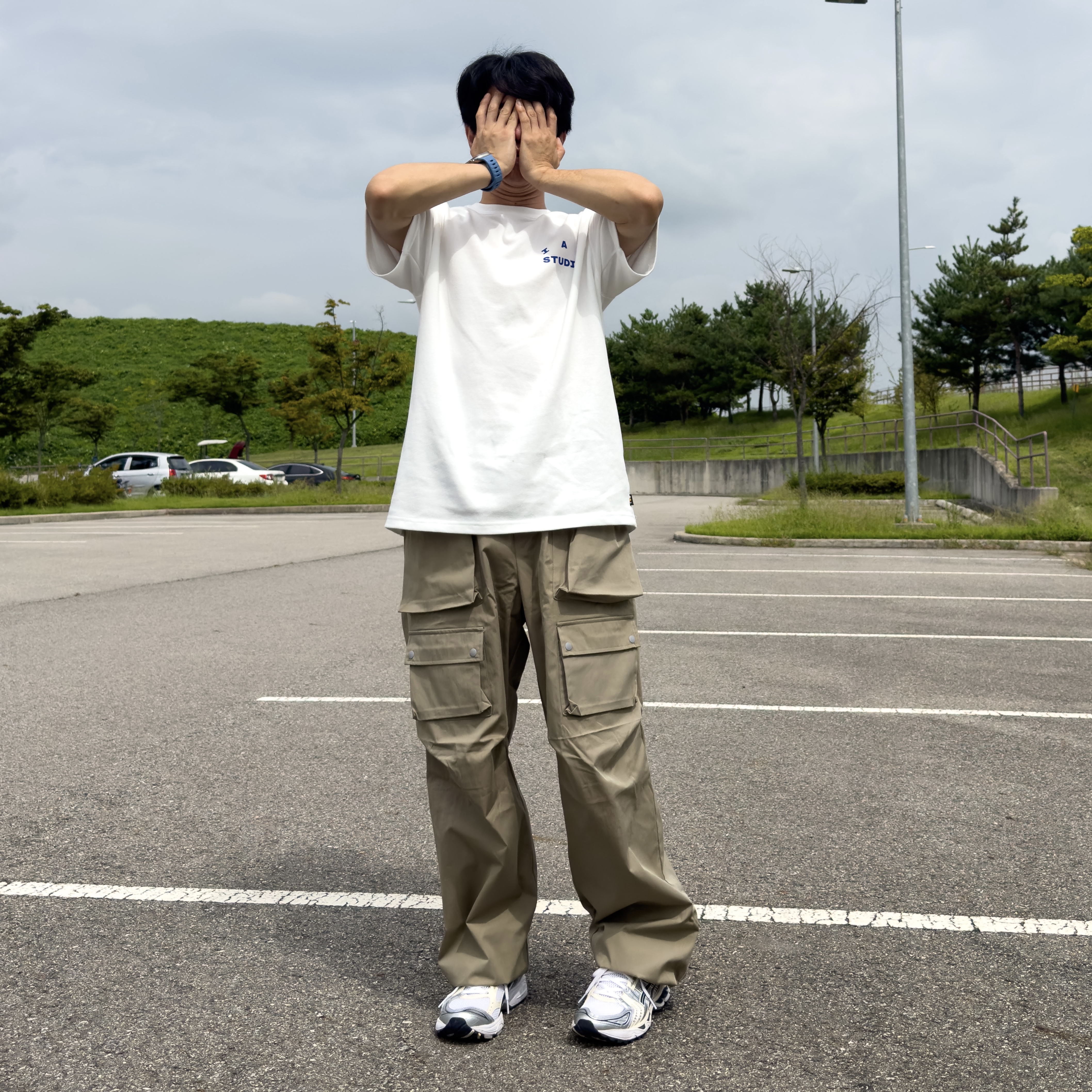 IAB Studio 10th Anniversary T-Shirts Pack White & Black (2 Pack), IAB Studio 10th Anniversary T-Shirt White 착용 스타일 - 1