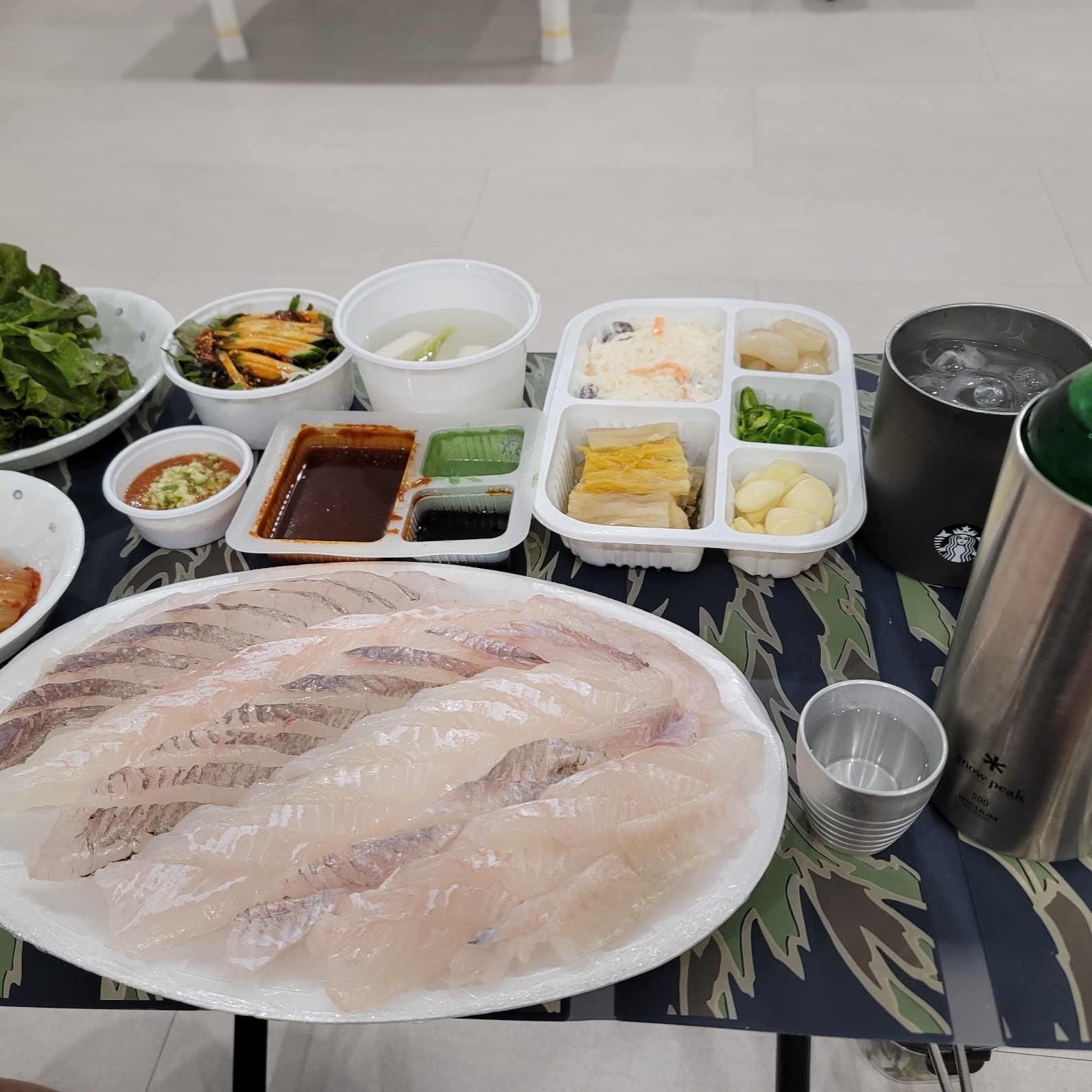 Helinox x Daesun Soju Cup Silver 착용 스타일