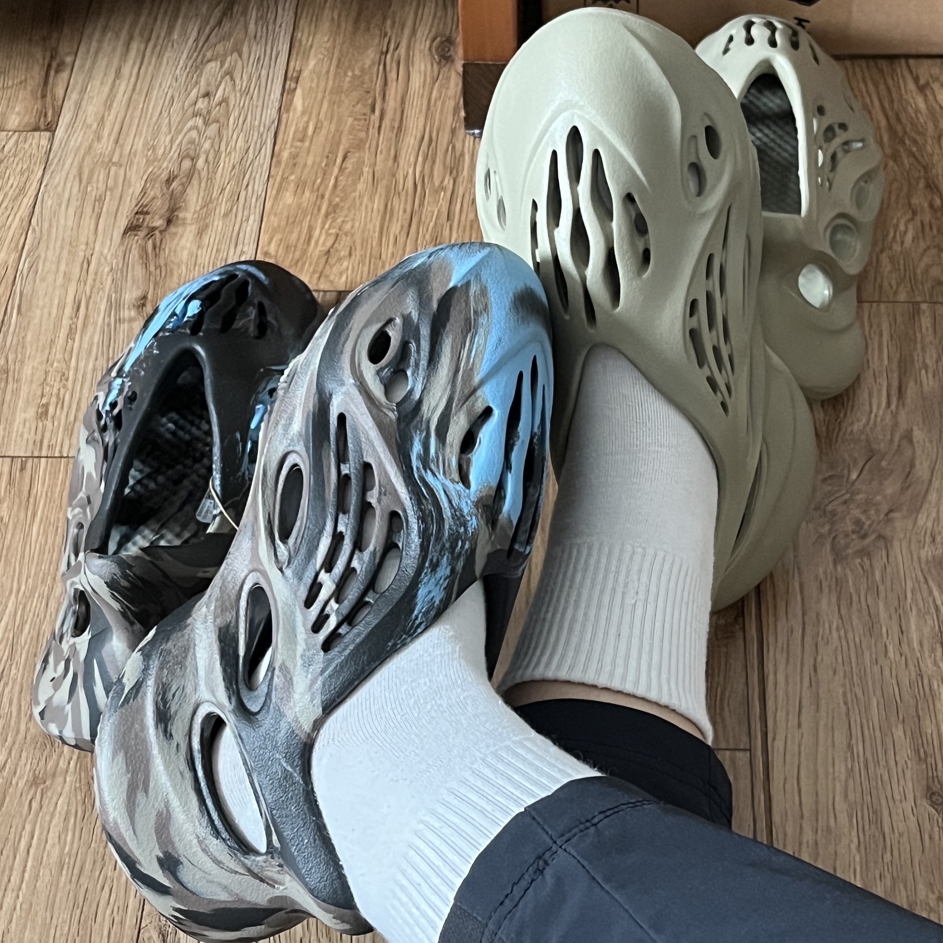 Adidas Yeezy Foam RNNR Stone Salt, Adidas Yeezy Foam RNNR MX Cinder 착용 스타일