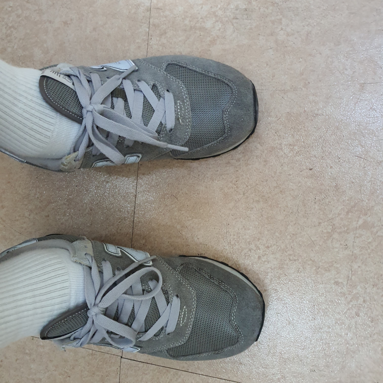 New Balance 574 Grey - D Standard 착용 스타일 - 1