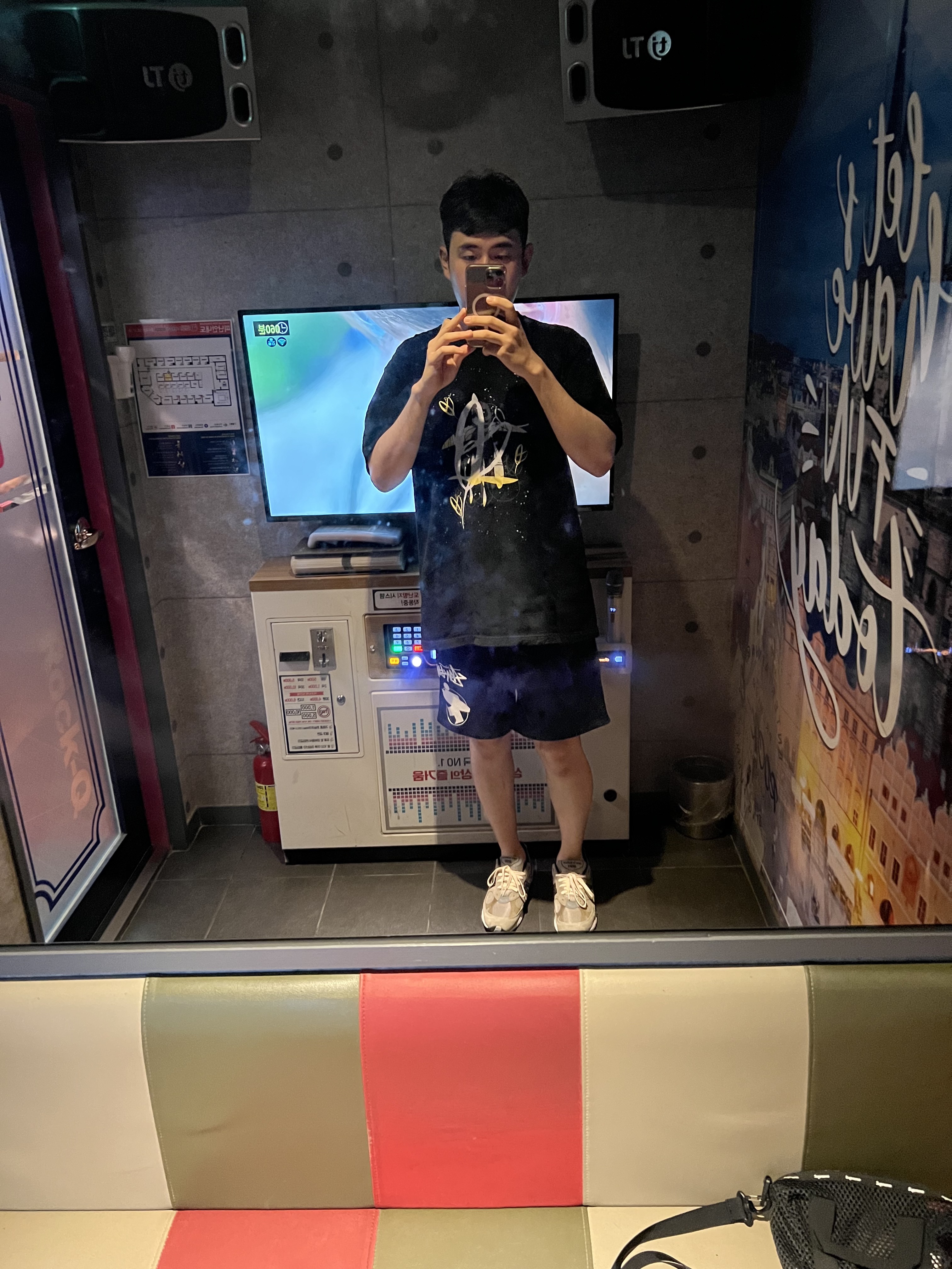 Stussy Surfman Mesh Shorts Black, New Balance x JJJJound 991 Made in UK Grey 착용 스타일 - 1