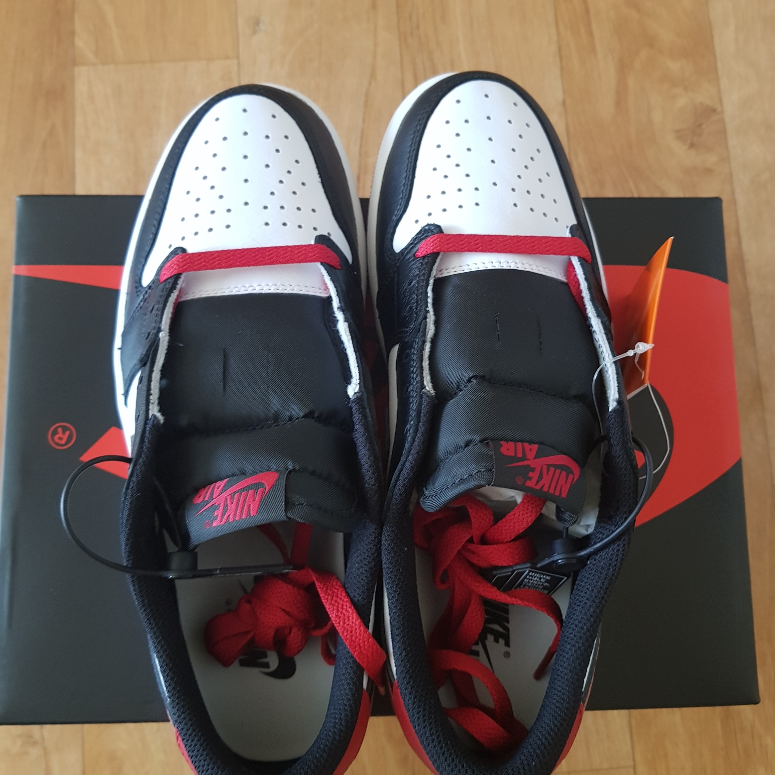 Jordan 1 Retro Low OG Black Toe 착용 스타일 - 3