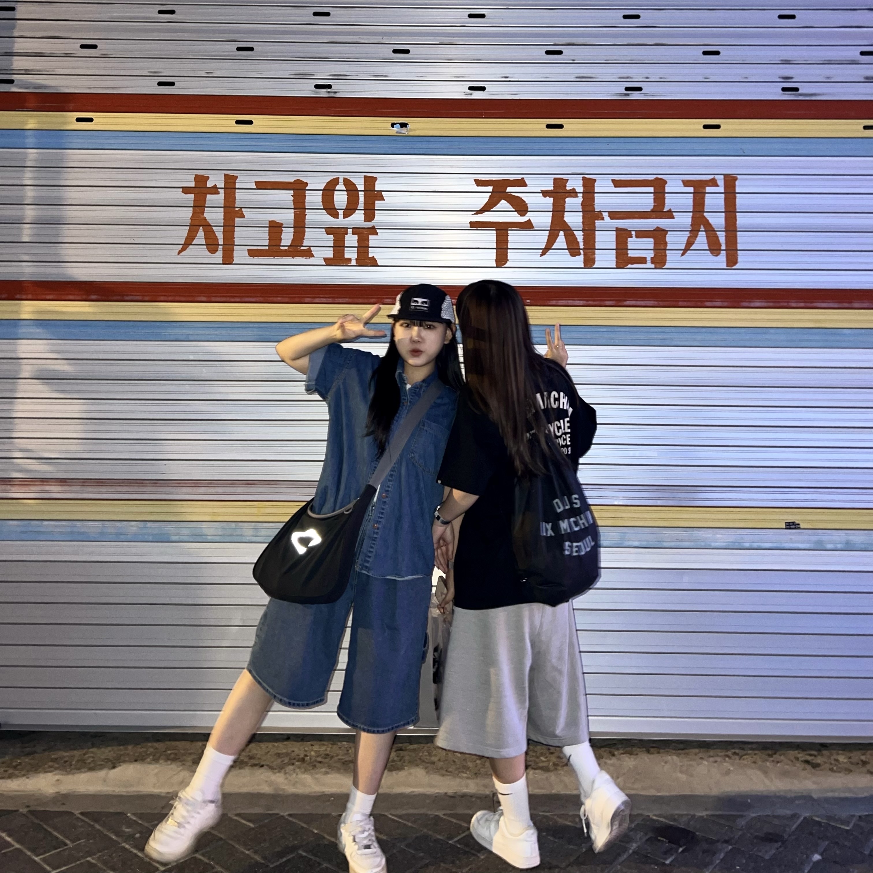 Helinox x Obey Camp Cap Black, Mischief Rhombus Light Weight Cross Bag Black - The Hyundai Seoul Exclusive 착용 스타일 - 2