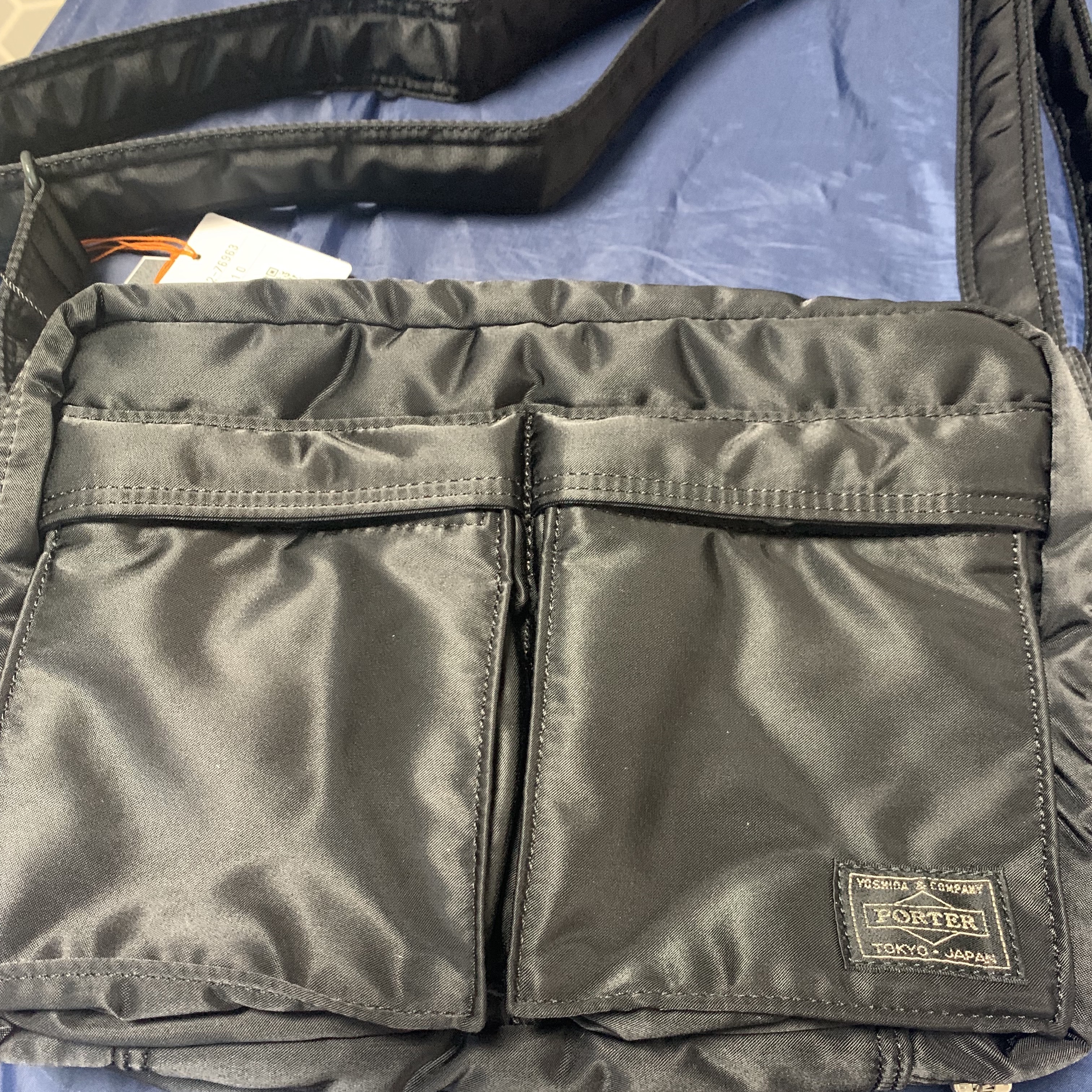 Porter Tanker Shoulder Bag S Black 착용 스타일