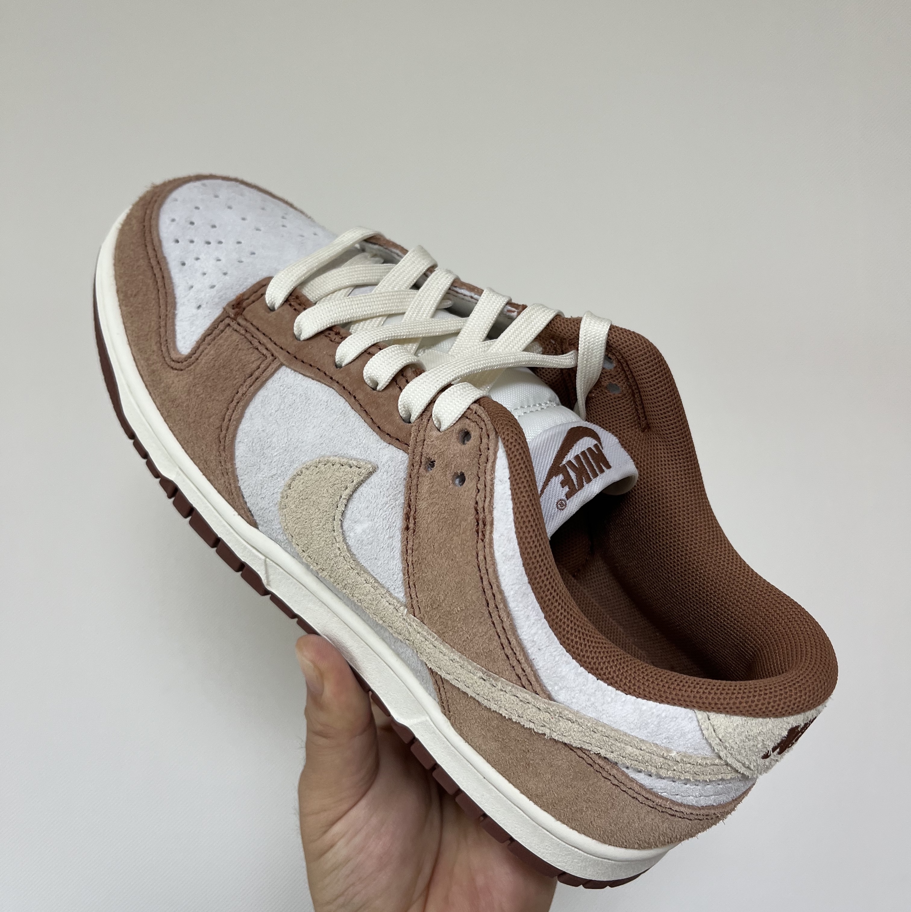 Nike Dunk Low Pro Premium Medium Curry 착용 스타일 - 2