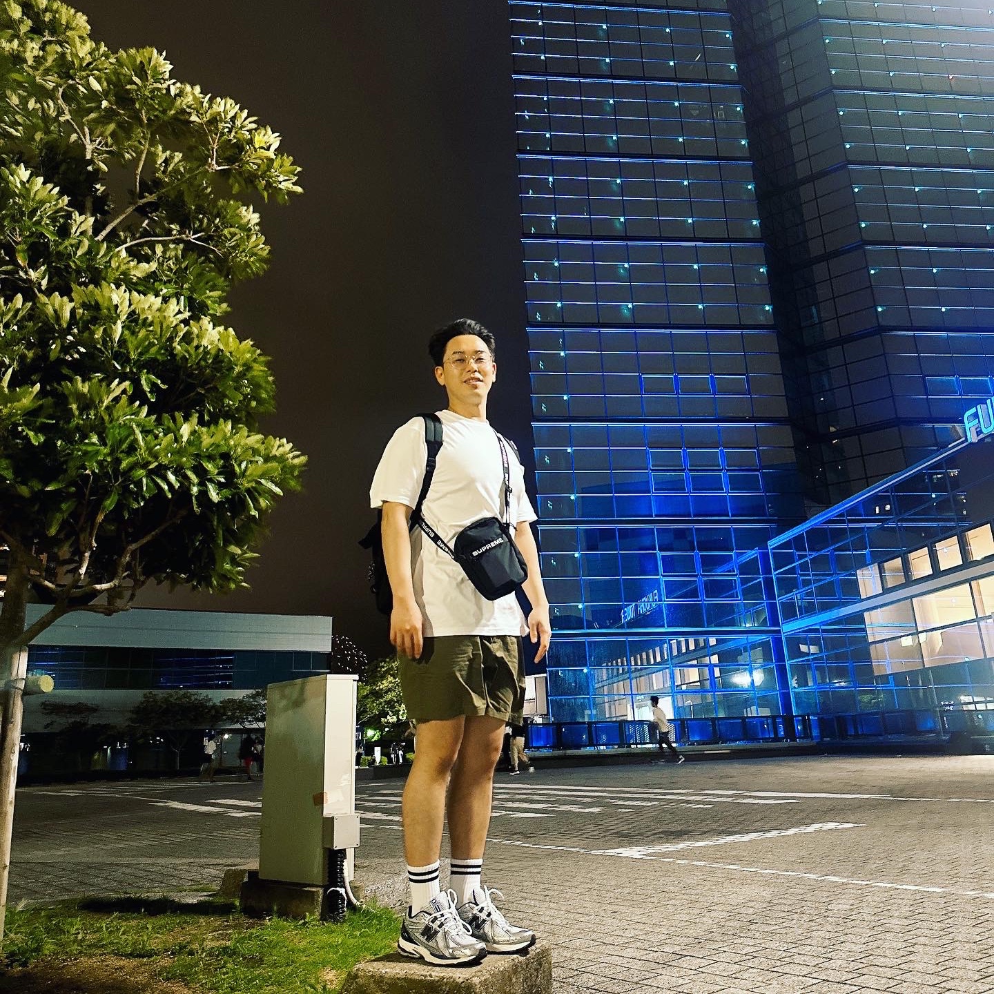 New Balance 1906R Silver Metallic, Supreme Shoulder Bag Black - 22FW 착용 스타일 - 2