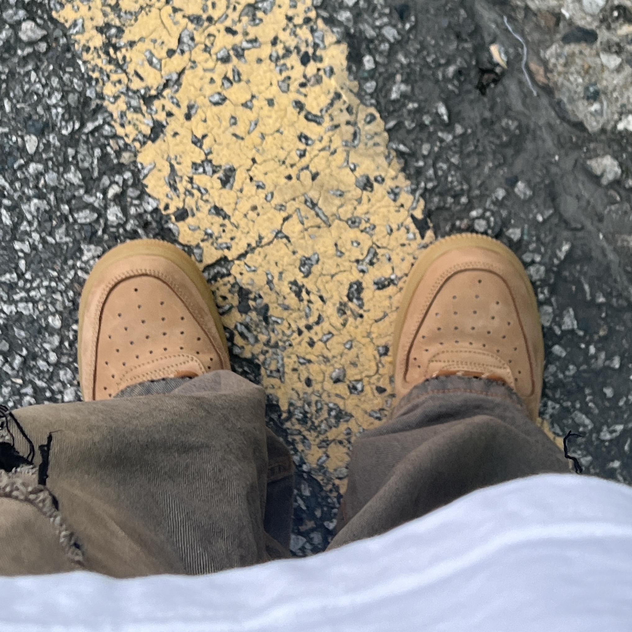 Nike Air Force 1 '07 WB Flax 착용 스타일