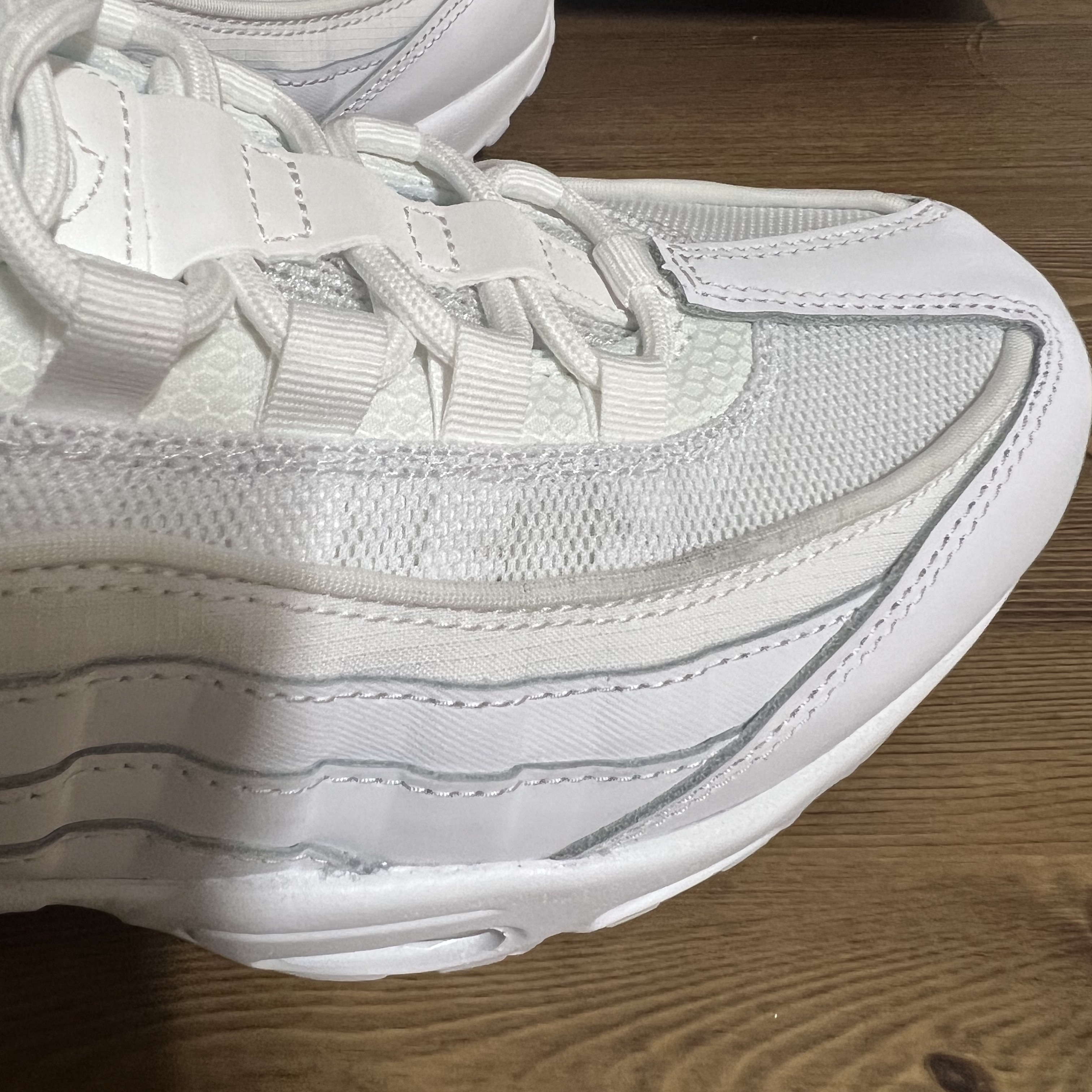 Nike Air Max 95 Essential Triple White 착용 스타일 - 1