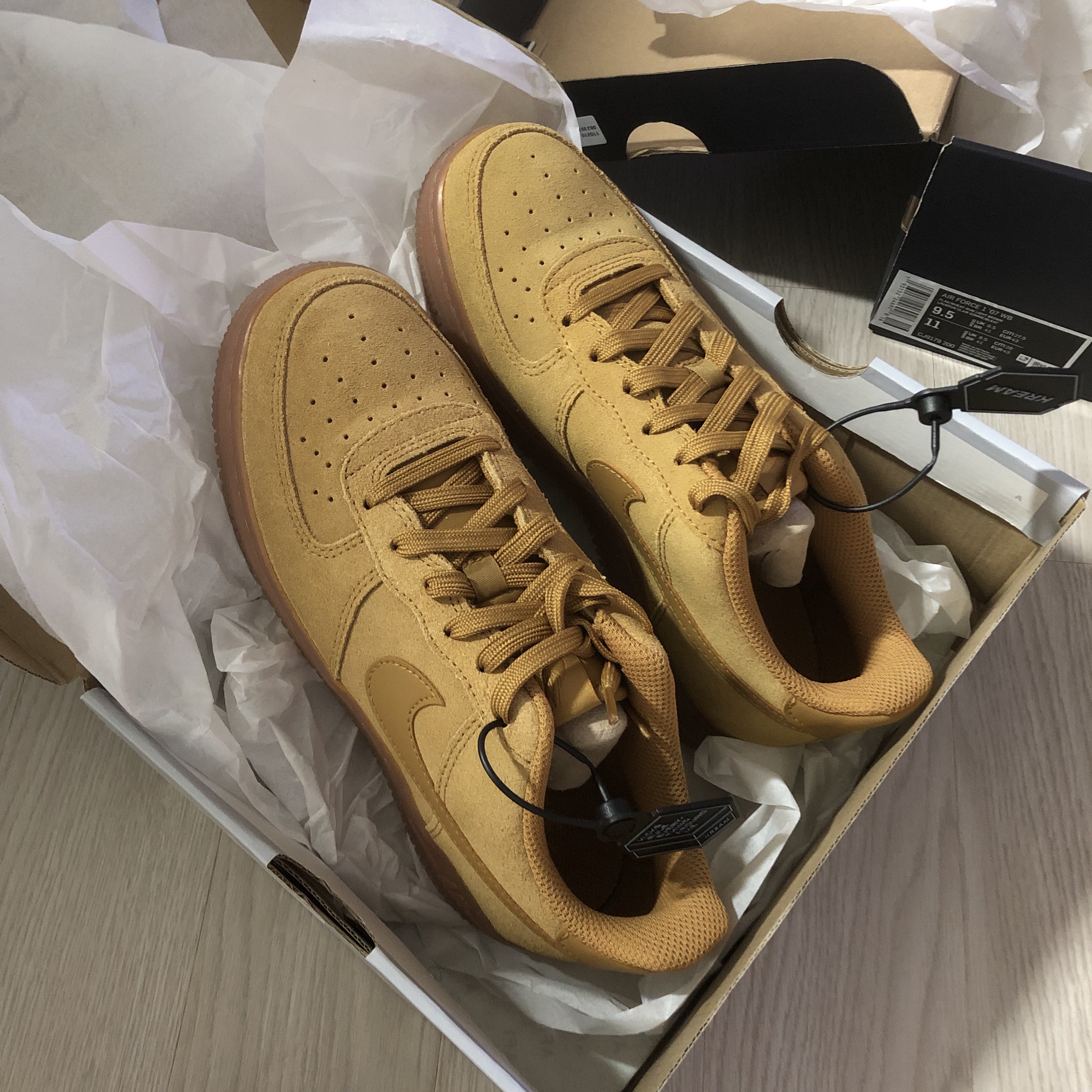 (GS) Nike Air Force 1 LV8 3 Wheat 착용 스타일 - 2