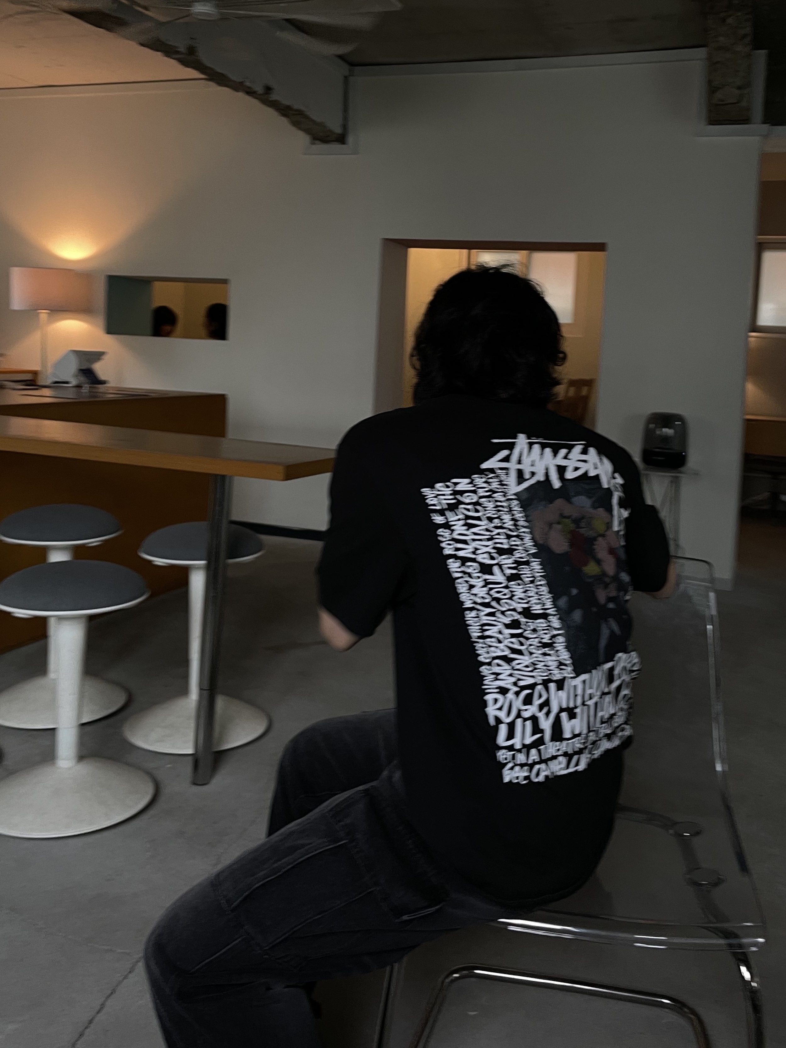 Stussy Camellias Pig. Dyed T-Shirt Black, Adidas x Andre Saraiva Superstar Cream White Core Black 착용 스타일 - 3