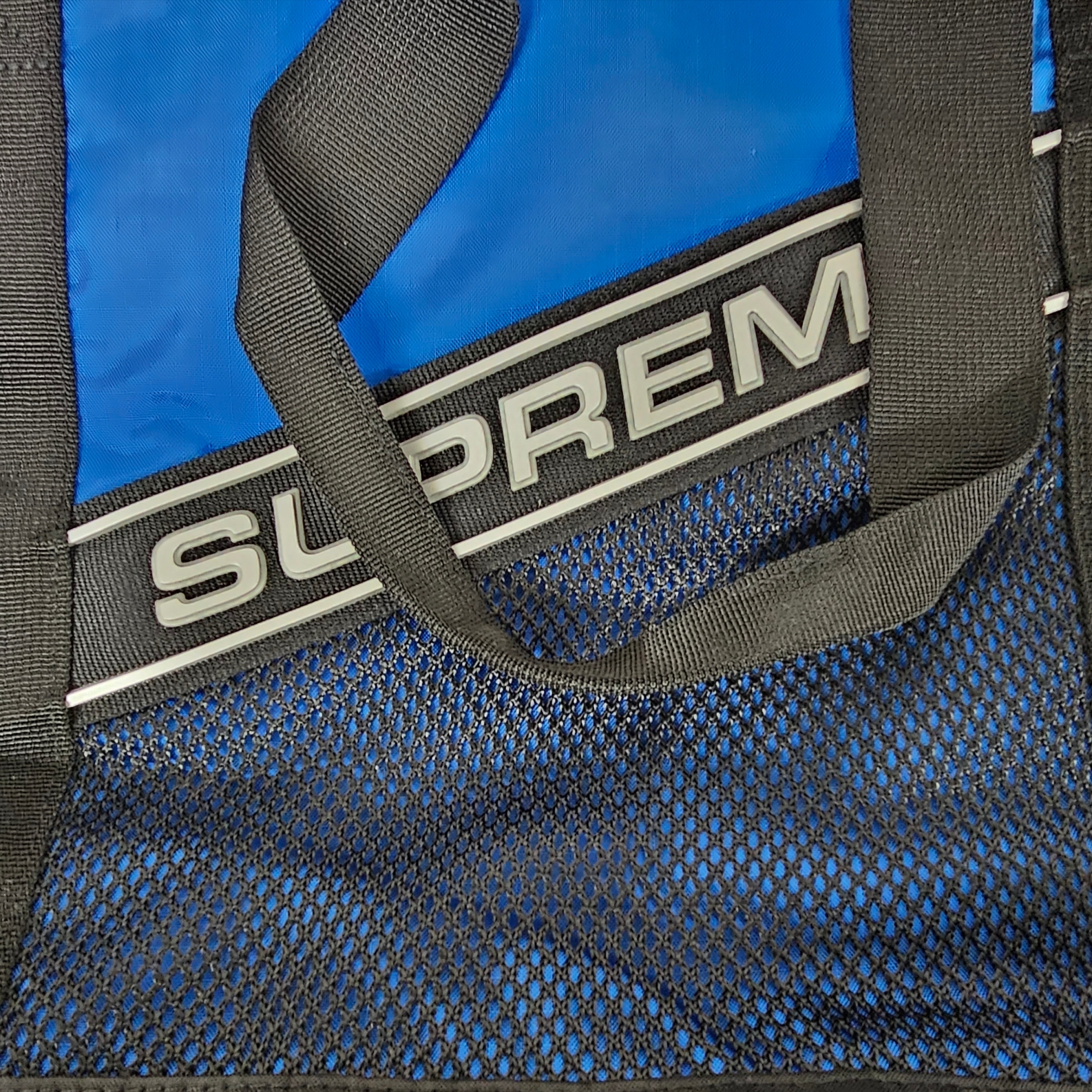 Supreme Tote Bag Blue - 23FW 착용 스타일