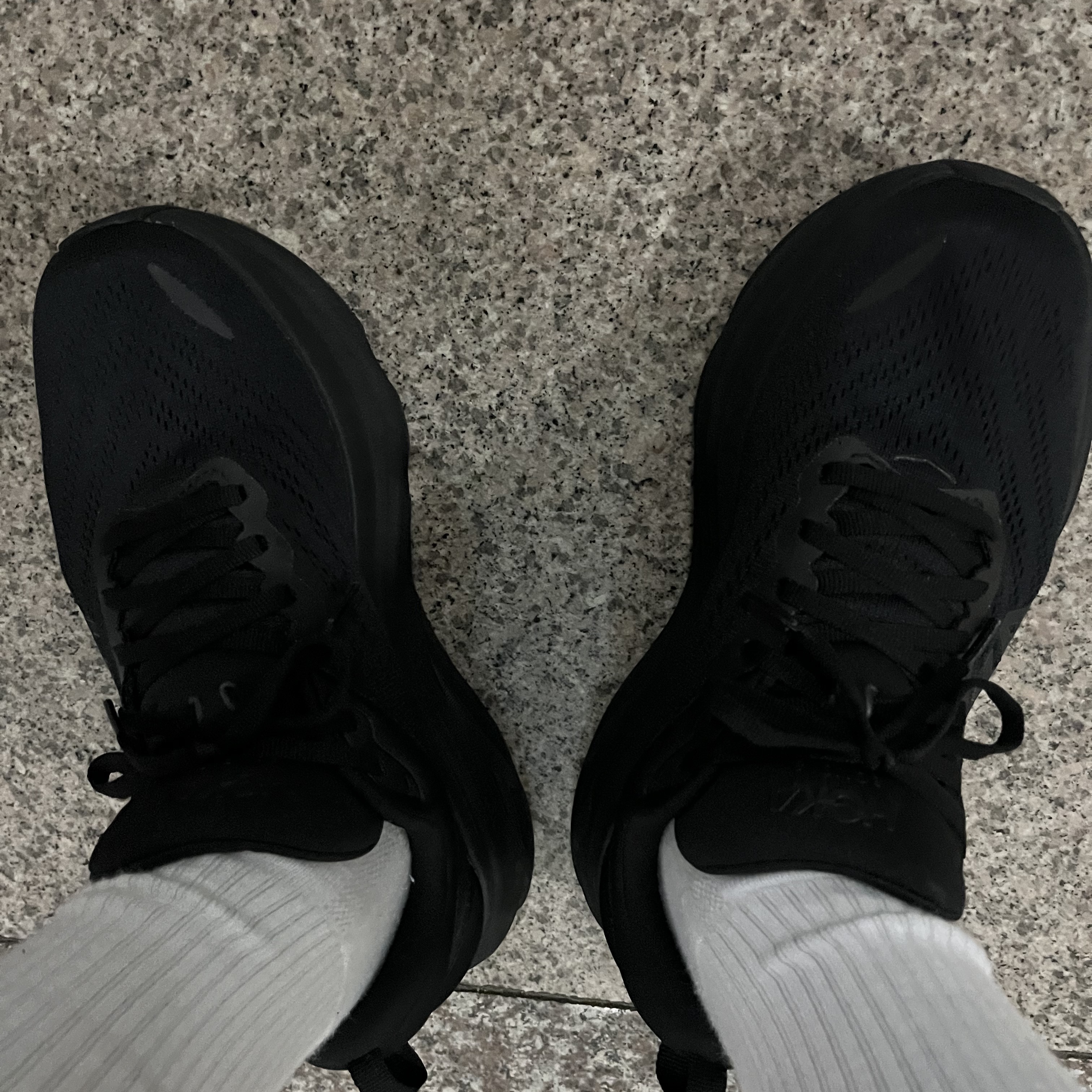 Hoka Bondi 8 Black - Wide 착용 스타일