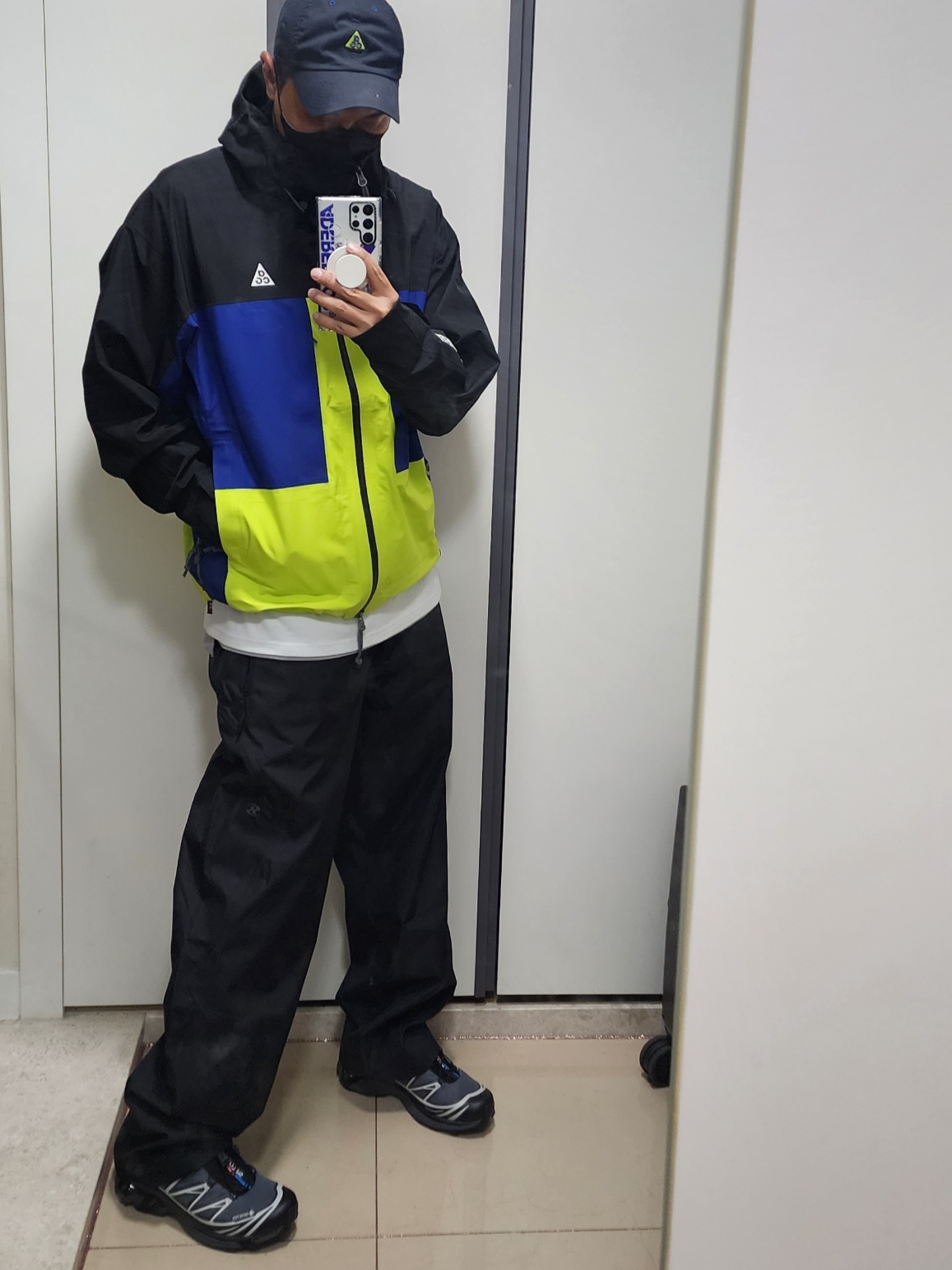 Nike ACG Gore-Tex Misery Ridge Jacket Deep Royal Blue Cyber - US/EU, Salomon XT-6 Gore-Tex Black Ebony 착용 스타일 - 3
