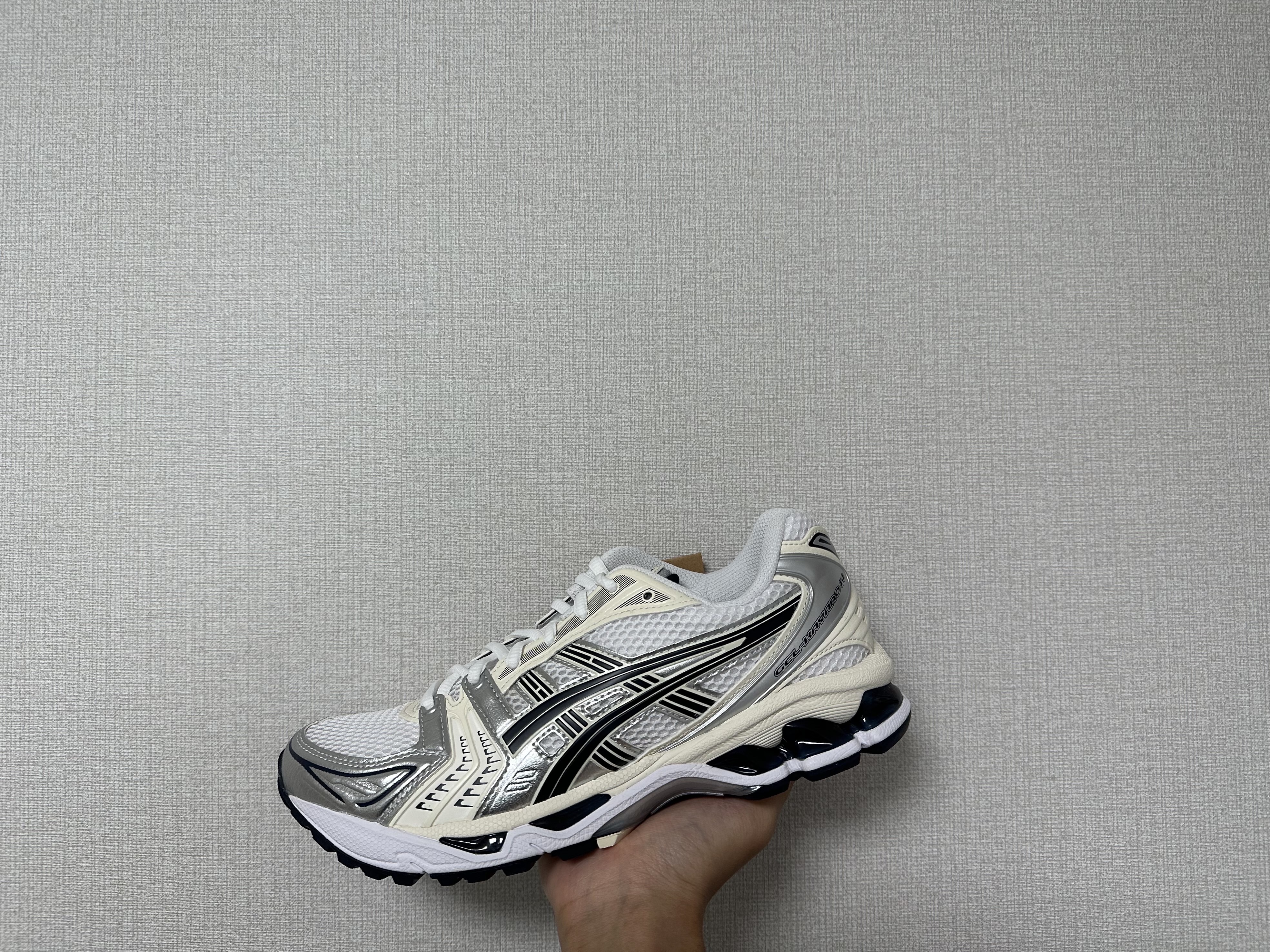 Asics Gel-Kayano 14 Cream Black, (W) Asics Gel-Kayano 14 White Midnight 착용 스타일 - 4