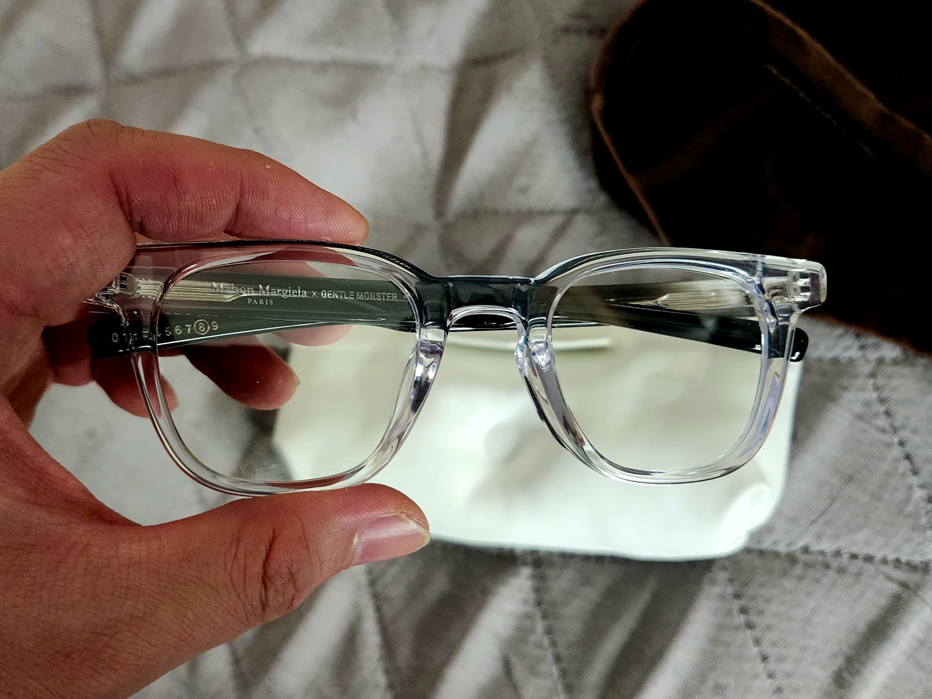 Gentle Monster x Maison Margiela MM010 Clear Black Gradient 착용 스타일