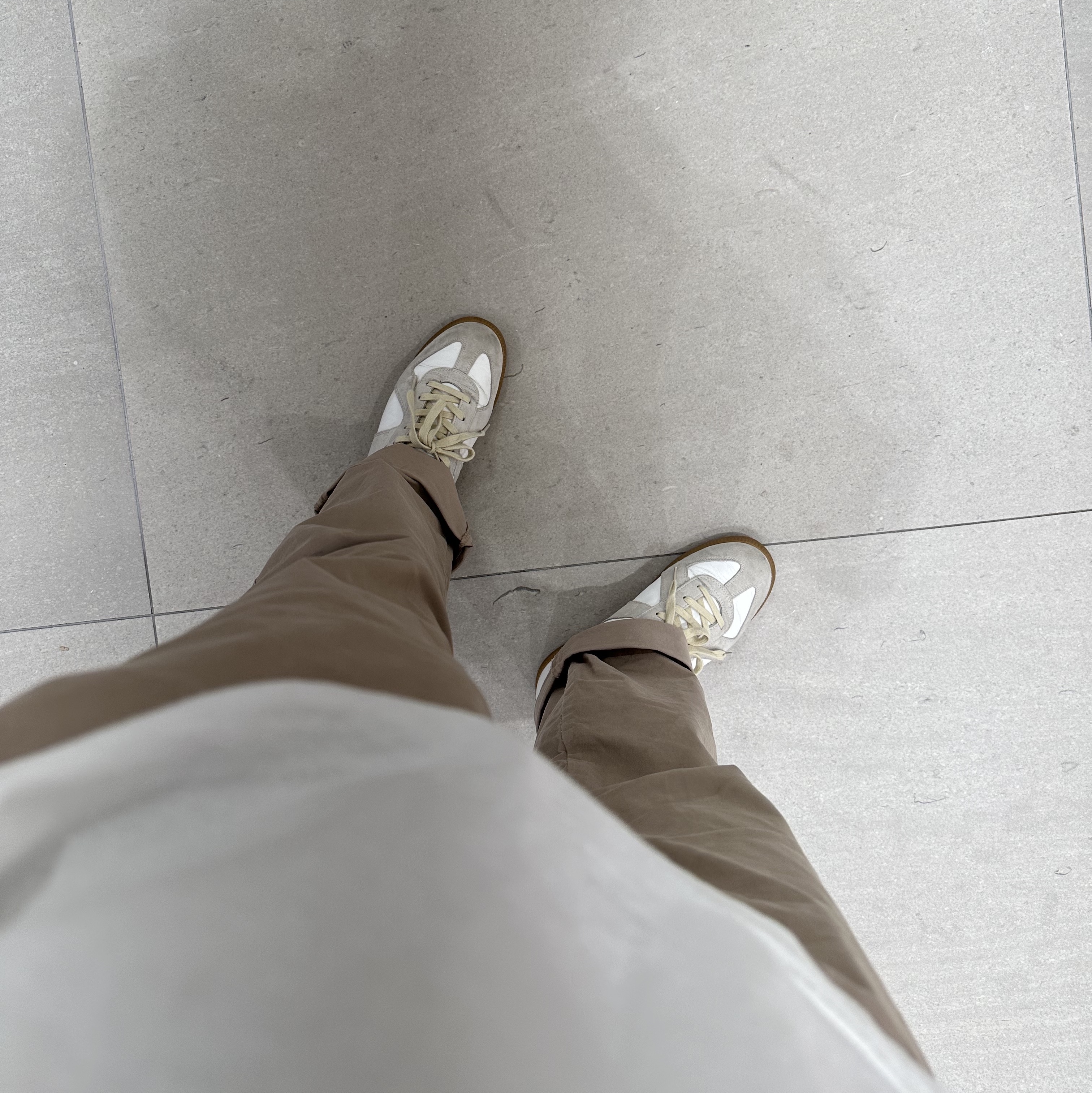 Maison Margiela Calfskin Replica Sneakers 착용 스타일