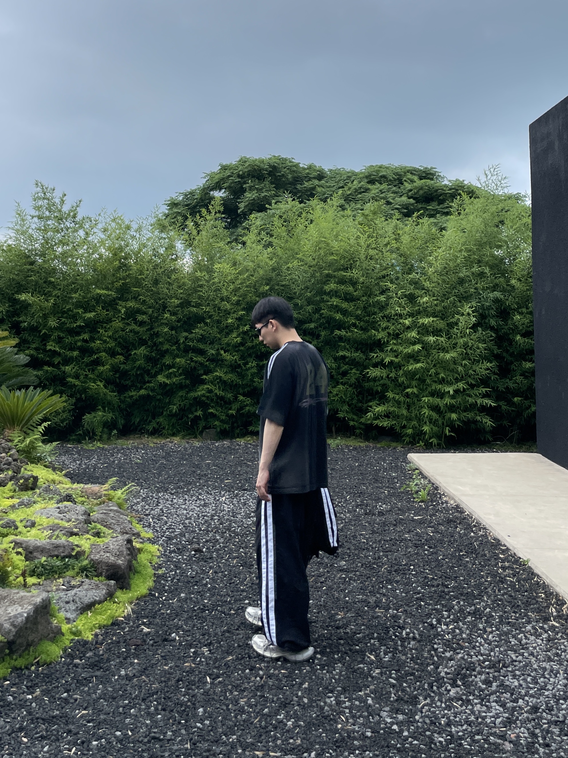 Balenciaga 3XL Sneakers Light Beige 착용 스타일 - 2